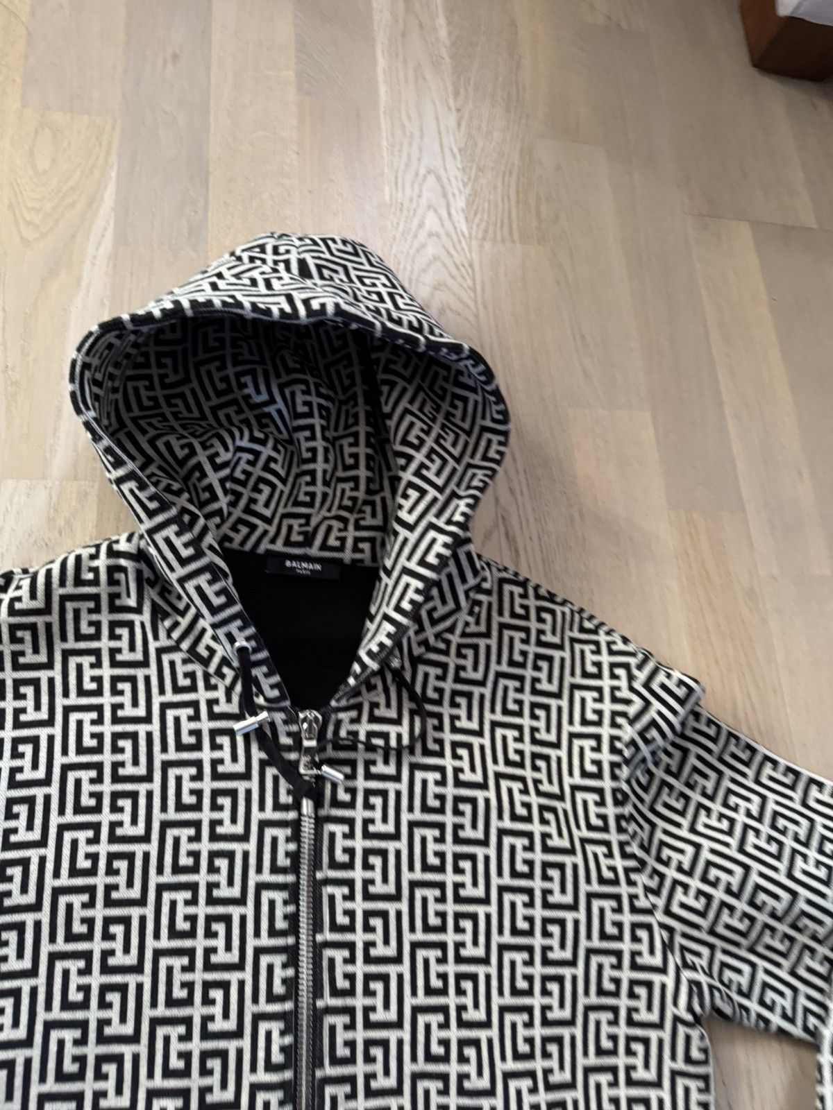 Balmain BALMAIN hoodie STUDY measurements in photos BY TAPE MEASURE Size US S / EU 44-46 / 1 - 5 Thumbnail