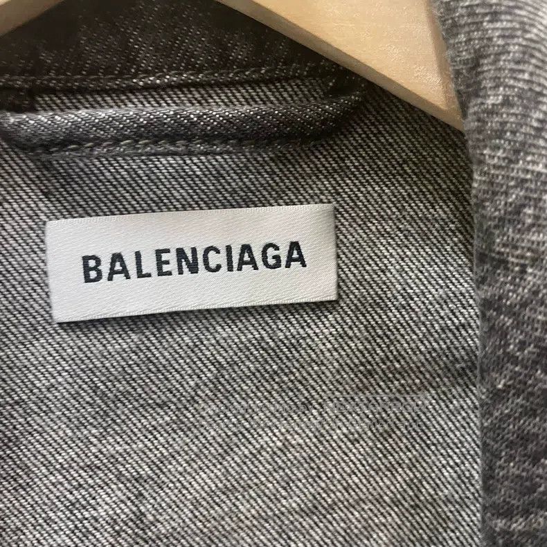 Balenciaga Balenciaga Washed Distressed Denim Jacket Size XXS / US 00 / IT 34 - 4 Thumbnail