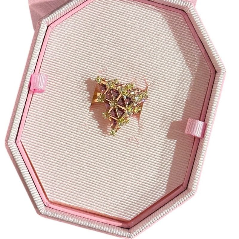 Swarovski Swarovski Curiosa cocktail ring Triangle cut, Red, 7 Size ONE SIZE - 9 Thumbnail