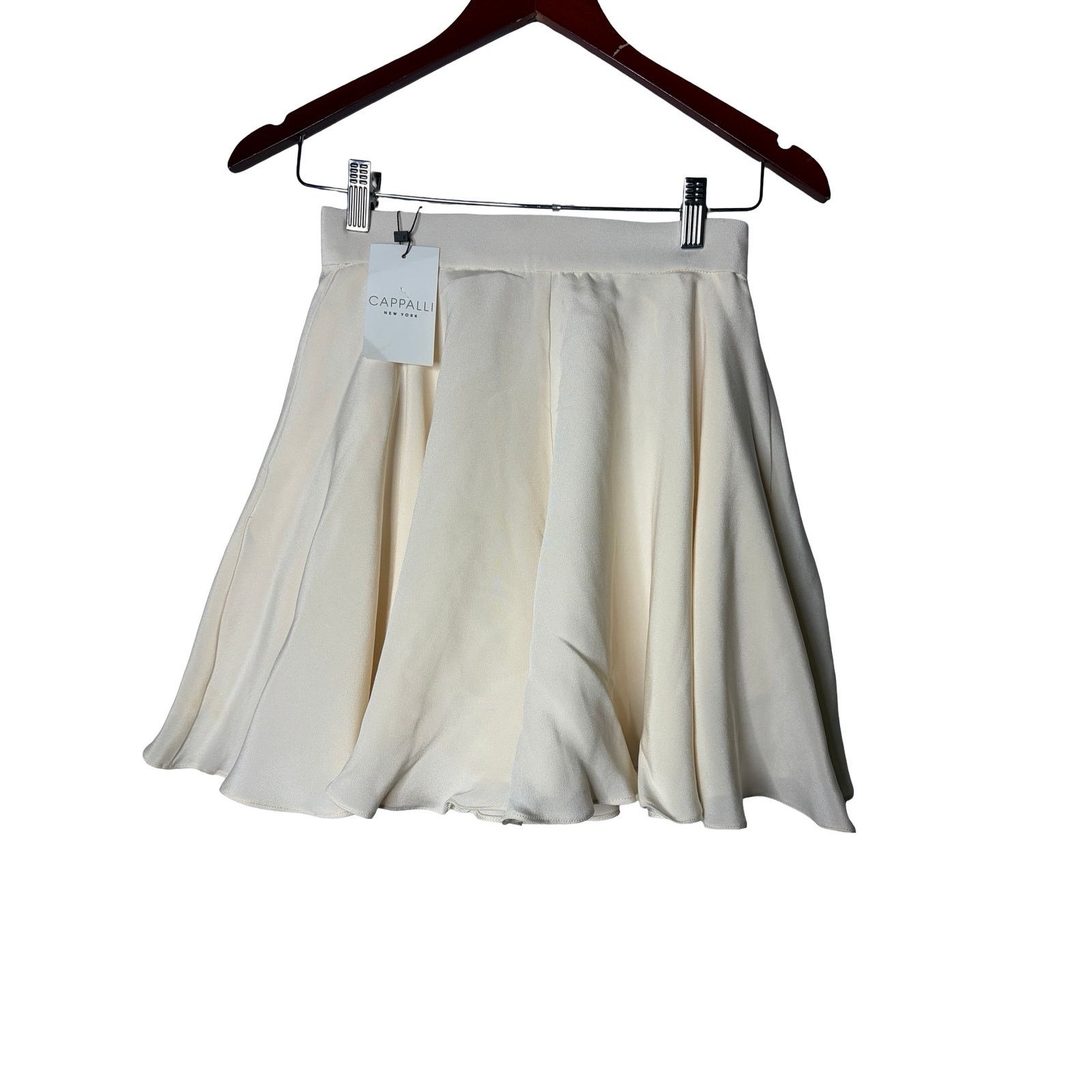 Other New Cappalli Gabriela Tap Pleated high rise shorts XS ivory Size 24" / US 00 / IT 34 - 2 Thumbnail