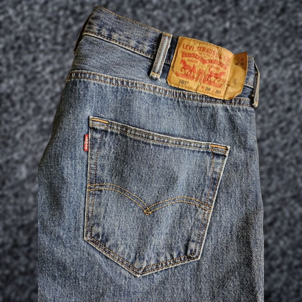 Levi's VINTAGE Levi 501 XX Jeans Men Blue Medium Wash Denim Cotton Y2K 2000s 38x30 Regular Mens Jeans Size US 38 / EU 54 - 1 Thumbnail