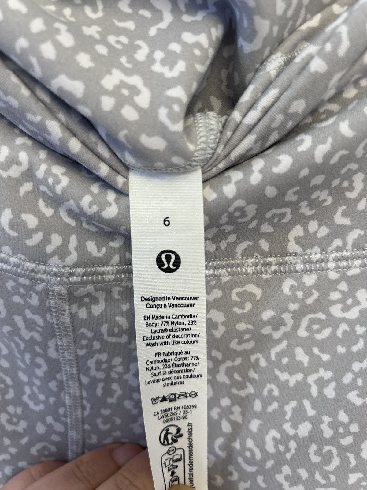 Lululemon NWT Lululemon Wunder Train Size 6 25" LDSM LEOPARD DAISY Size 28" / US 6 / IT 42 - 4 Thumbnail