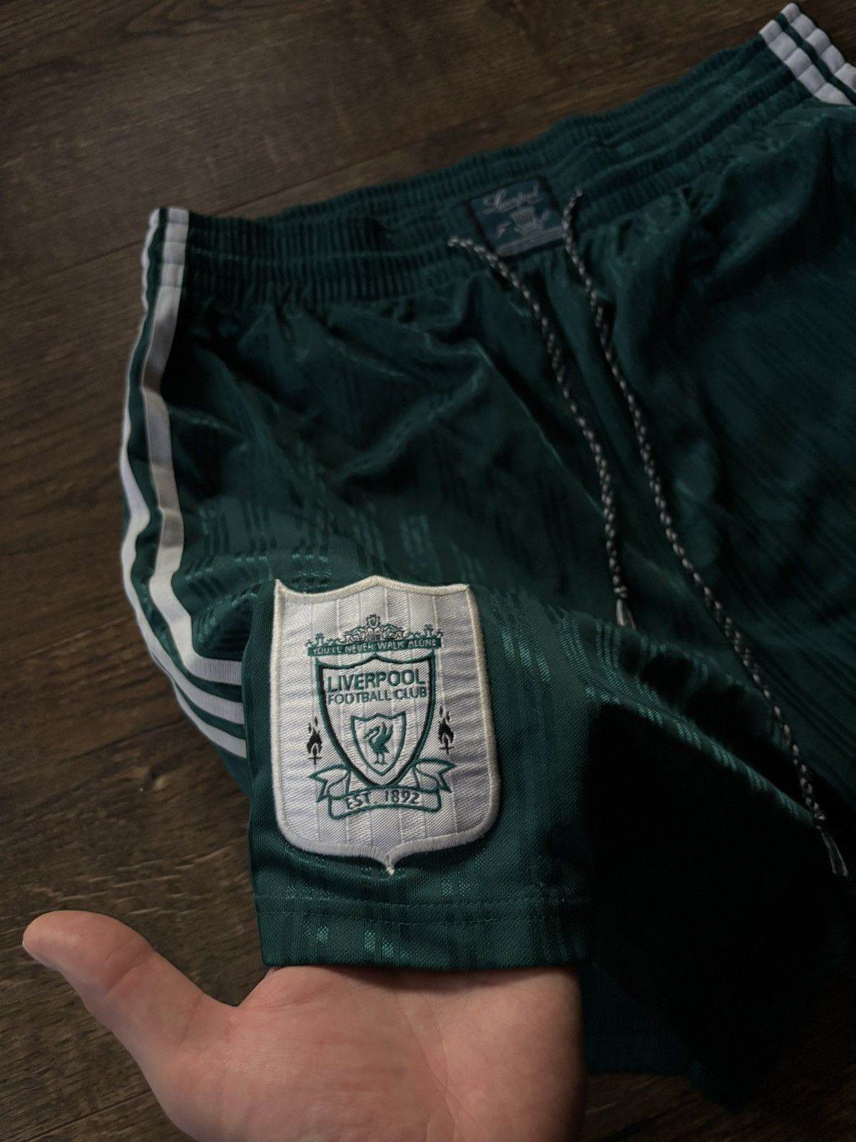 Vintage LIVERPOOL 1995/1996 AWAY FOOTBALL SHORTS JERSEY ADIDAS Size US 36 / EU 52 - 6 Thumbnail