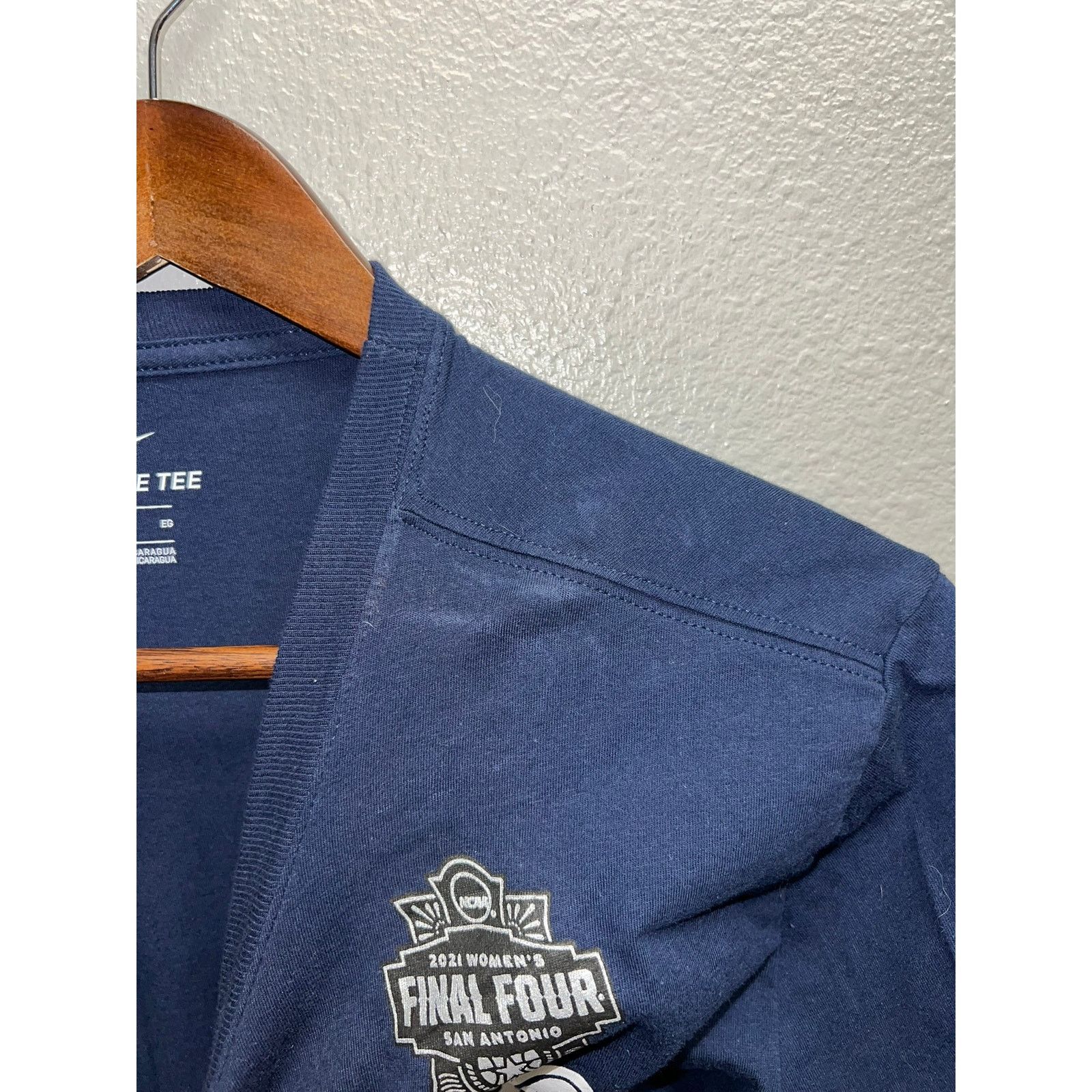 Nike Womens Nike Connecticut Huskies Shirt Final Four Tee XL Size US XL / EU 56 / 4 - 7 Thumbnail
