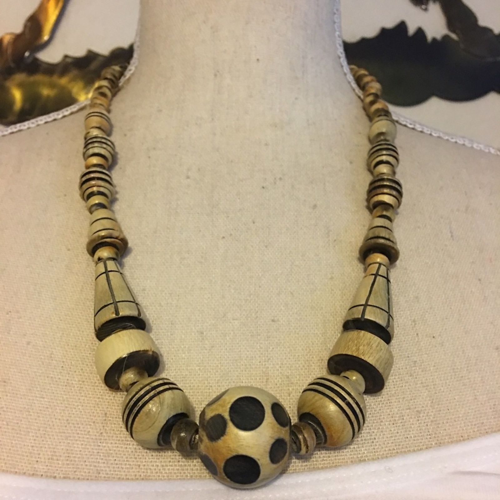 Vintage Vintage wood various shaped bead necklace Size ONE SIZE - 1 Thumbnail