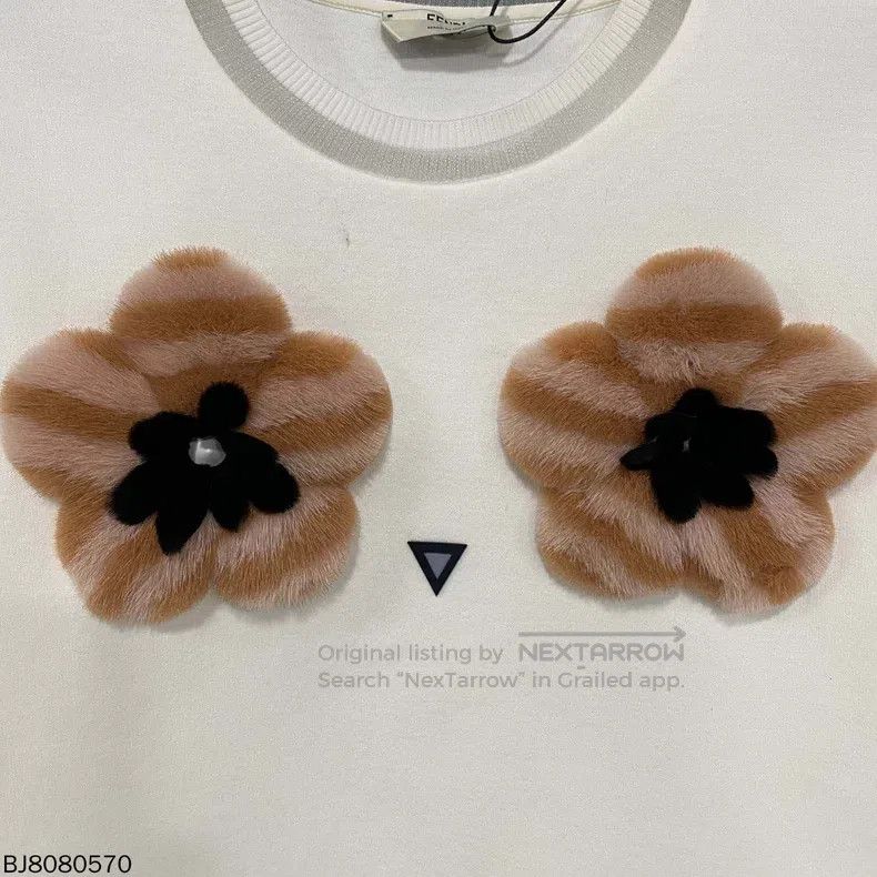 Fendi Fendi Mink Fur Flower Embellished Bell Sleeve Sweatshirt Size XS / US 0-2 / IT 36-38 - 4 Thumbnail