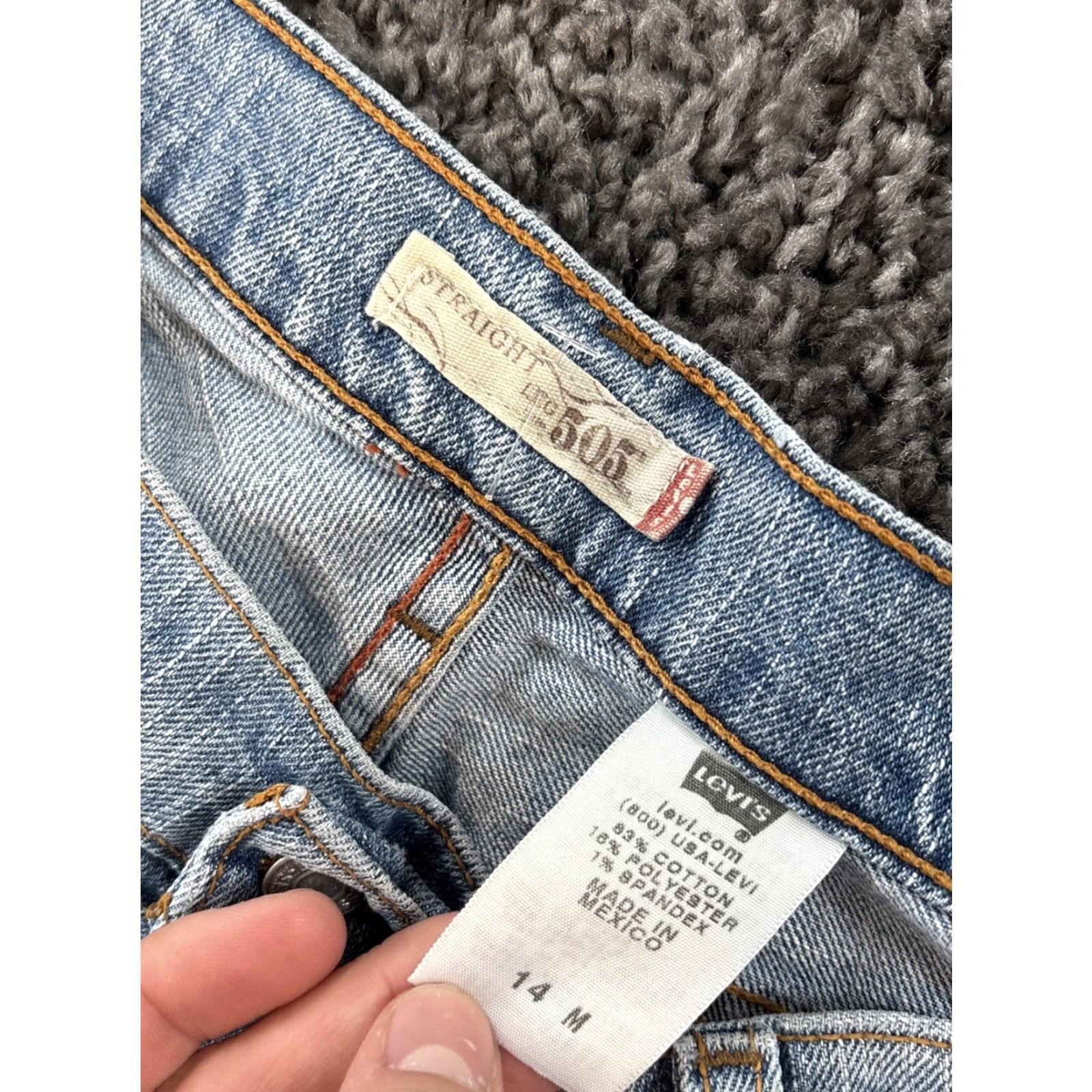 Levi's VINTAGE Levi's 505 Jeans Womens 14M 36x31 Blue Light Wash 90s Denim Straight 5-Pocket Womens Boys Girls? Size 36" / US 14 / IT 50 - 6 Thumbnail