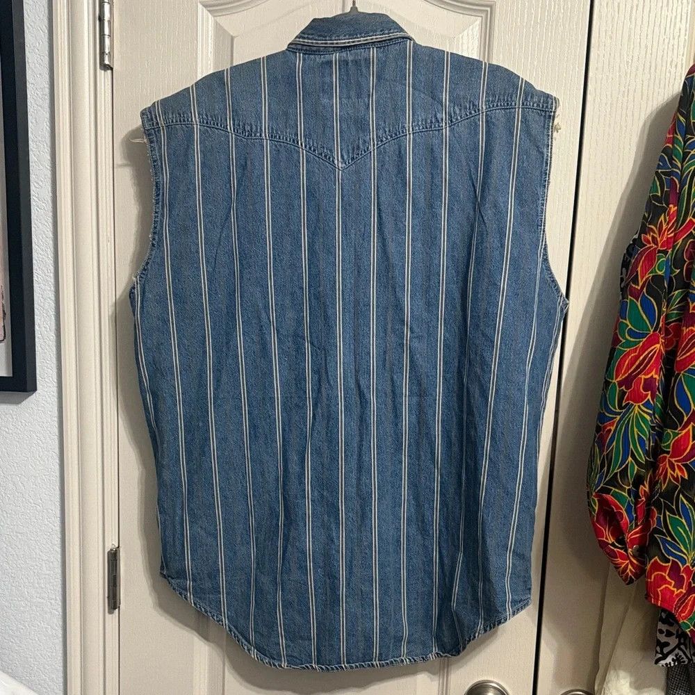 Levi's Vintage Clothing 90s Levi’s Denim Sleeveless Pearl Snap Button-Up Shirt Size US L / EU 52-54 / 3 - 3 Thumbnail
