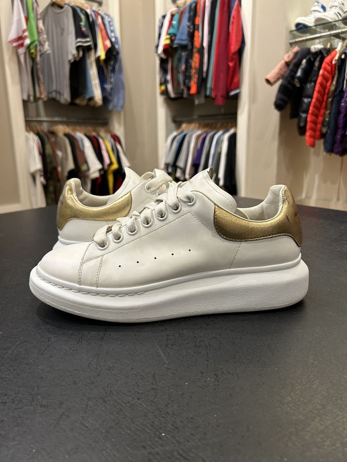 Alexander McQueen Alexander McQueen Oversized Sneaker - Gold Size US 8 / EU 41 - 1 Thumbnail