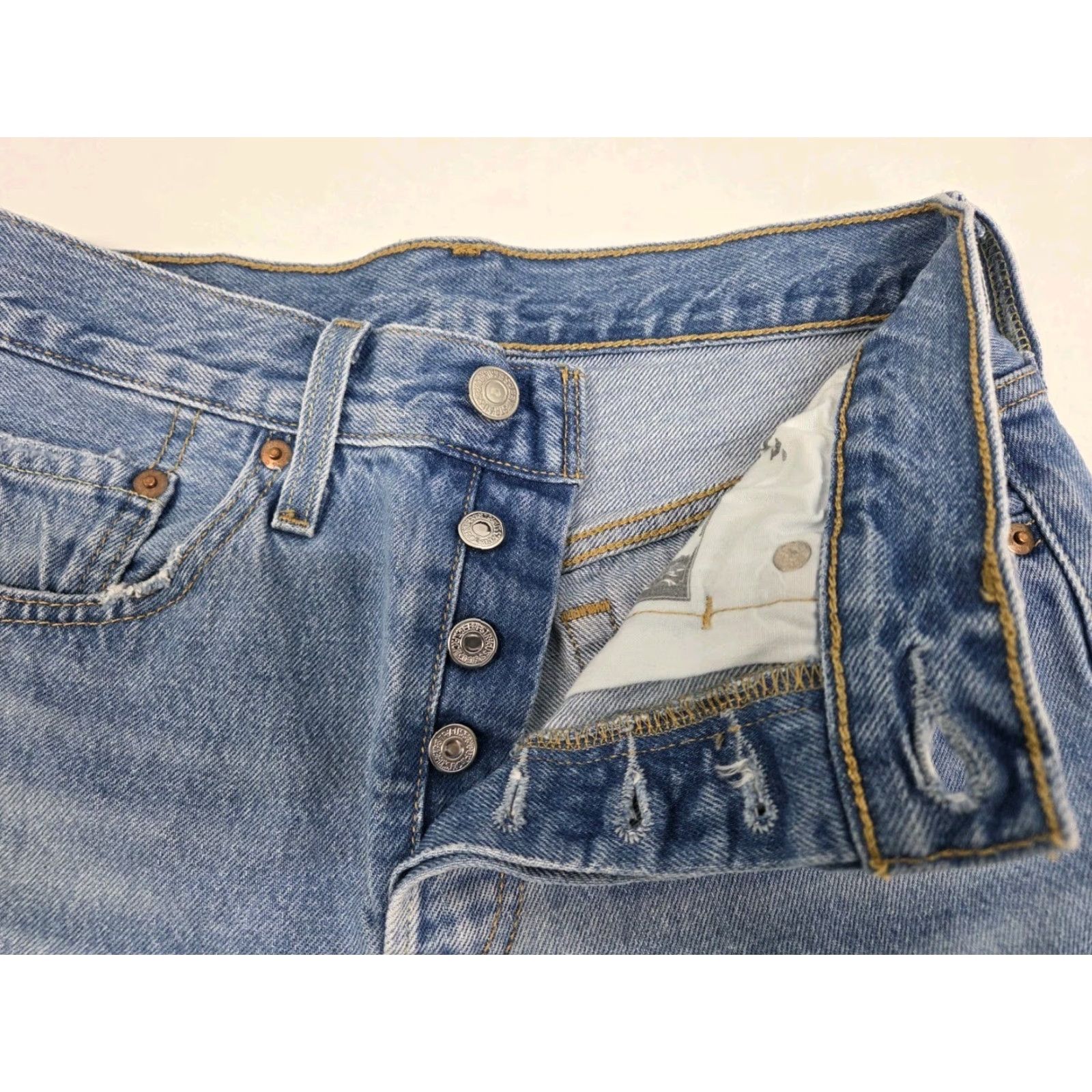 Levi's VINTAGE Levi’s 501 Womens Button Fly Shorts Blue Distressed Raw Hem 26 Regular 6 In Denim 100% Cotton Womens Jeans Size 26" / US 2 / IT 38 - 3 Thumbnail