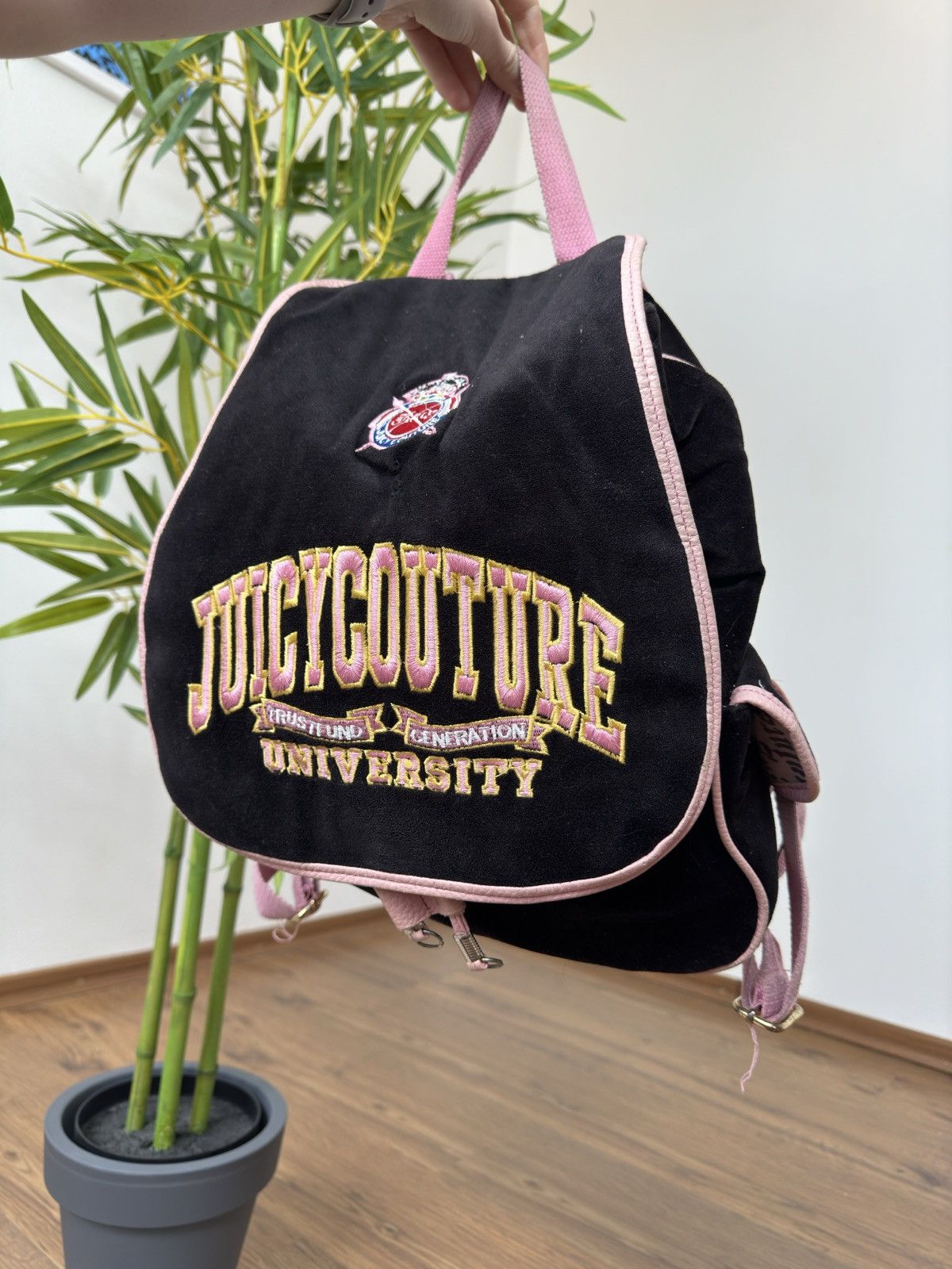 Juicy Couture × Vintage VINTAGE JUICY COUTURE UNIVERSITY VELOUR CUTE BACKPACK Size ONE SIZE - 2 Thumbnail