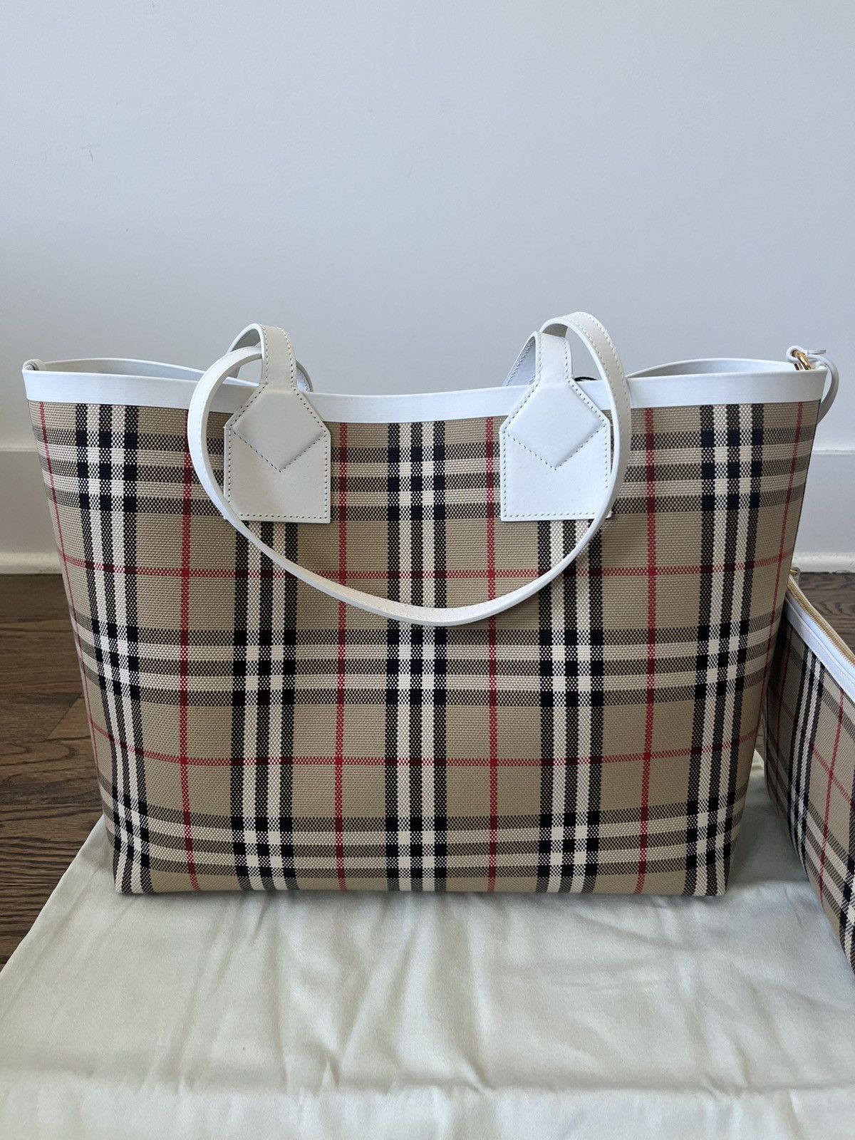 Burberry Burberry Medium London Tote Bag Size ONE SIZE - 2 Thumbnail
