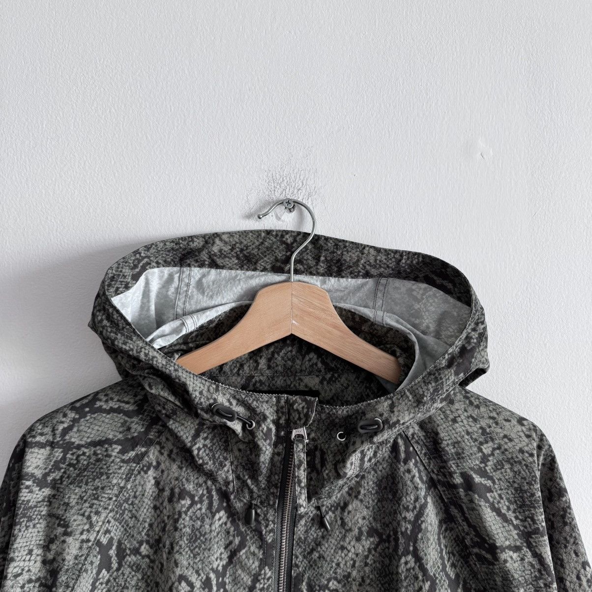 ジャケット・アウター BEACH SHELL SNAKE PRINT NYLON Stussy Beach Snake Print Nylon Shell Jacket Olive Men's