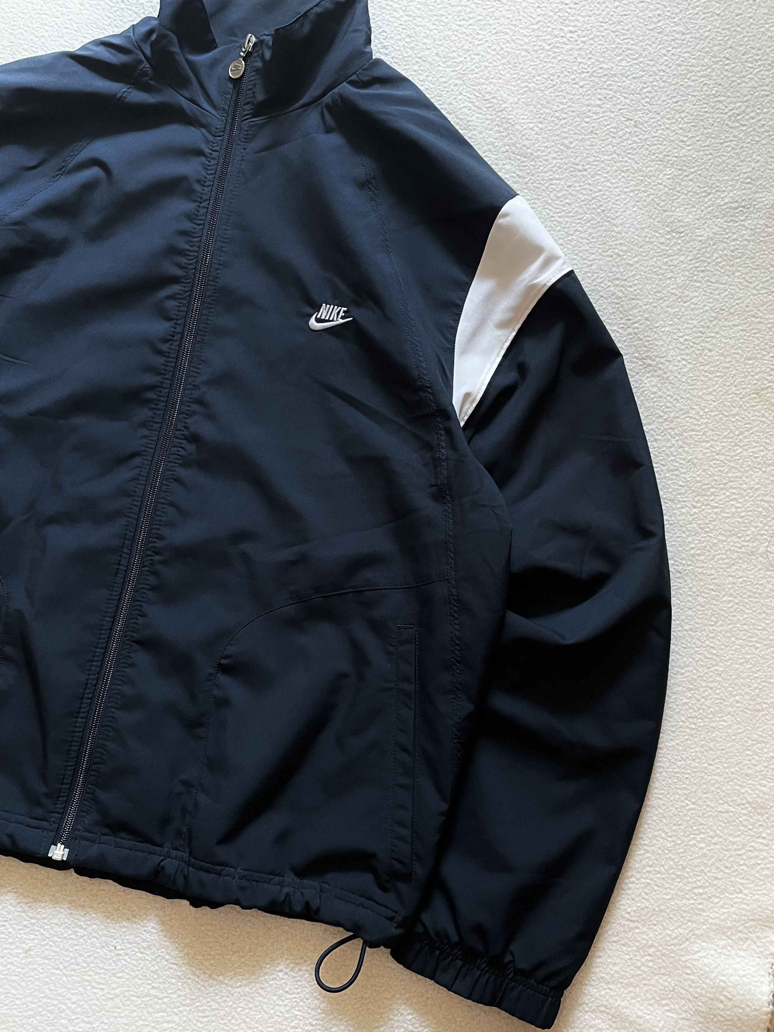 Nike Vintage 00s Nike Light Jacket/Windbreaker Mini Logo Boxy Fit Size US L / EU 52-54 / 3 - 3 Thumbnail