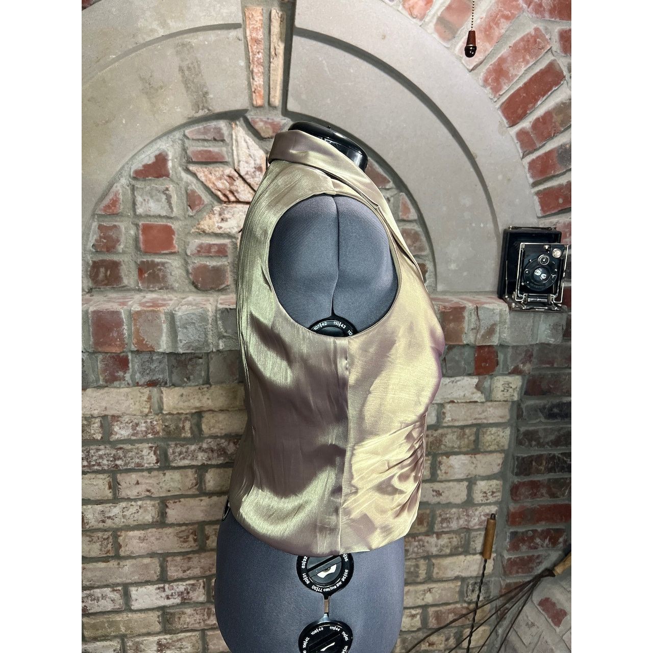 Vintage top button up gold metallic sleeveless glam 1990s Size XL / US 12-14 / IT 48-50 - 6 Thumbnail