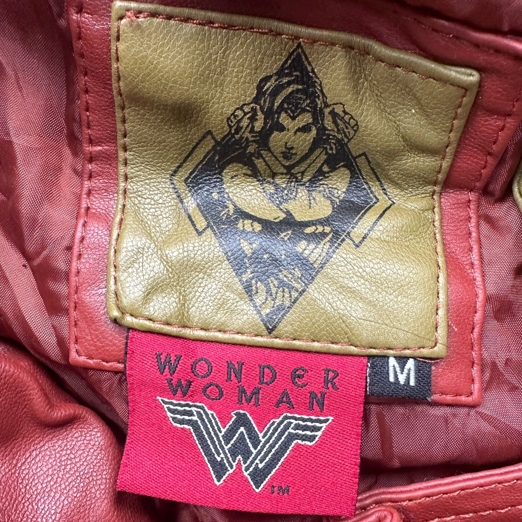 DC Comics VINTAGE Wonder Woman Robe Factory Faux Leather Moto Zip Jacket Womens Medium Red Maroon DC Comics Bomber Jacket Womens M Red Maroon Size ONE SIZE - 3 Thumbnail