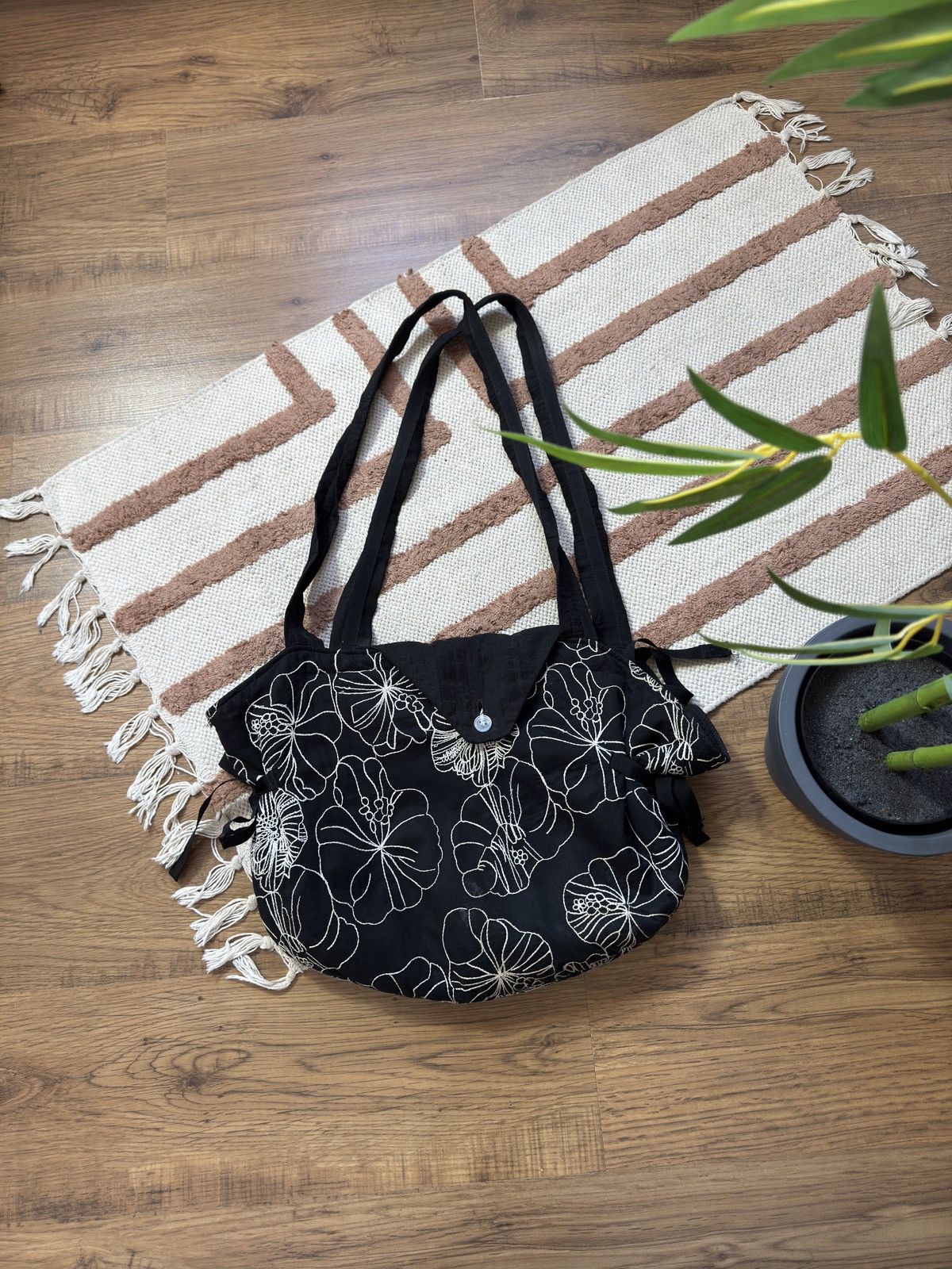 Vintage QUILTED FLOWERS ISSEY MIYAKE STYLE SHOPER BAG Size ONE SIZE - 1 Thumbnail