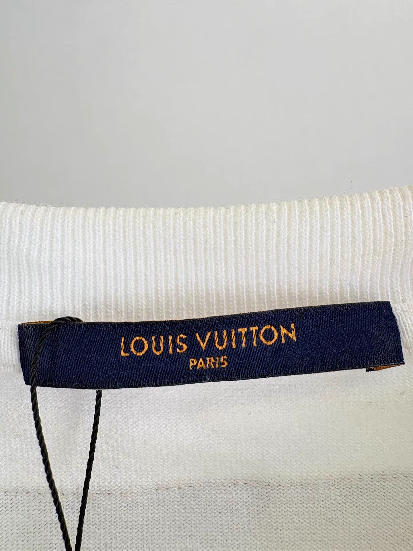 Louis Vuitton LV Louis Vuitton Embroidered Cursive Logo Short Sleeve K1 Size US XL / EU 56 / 4 - 5 Thumbnail