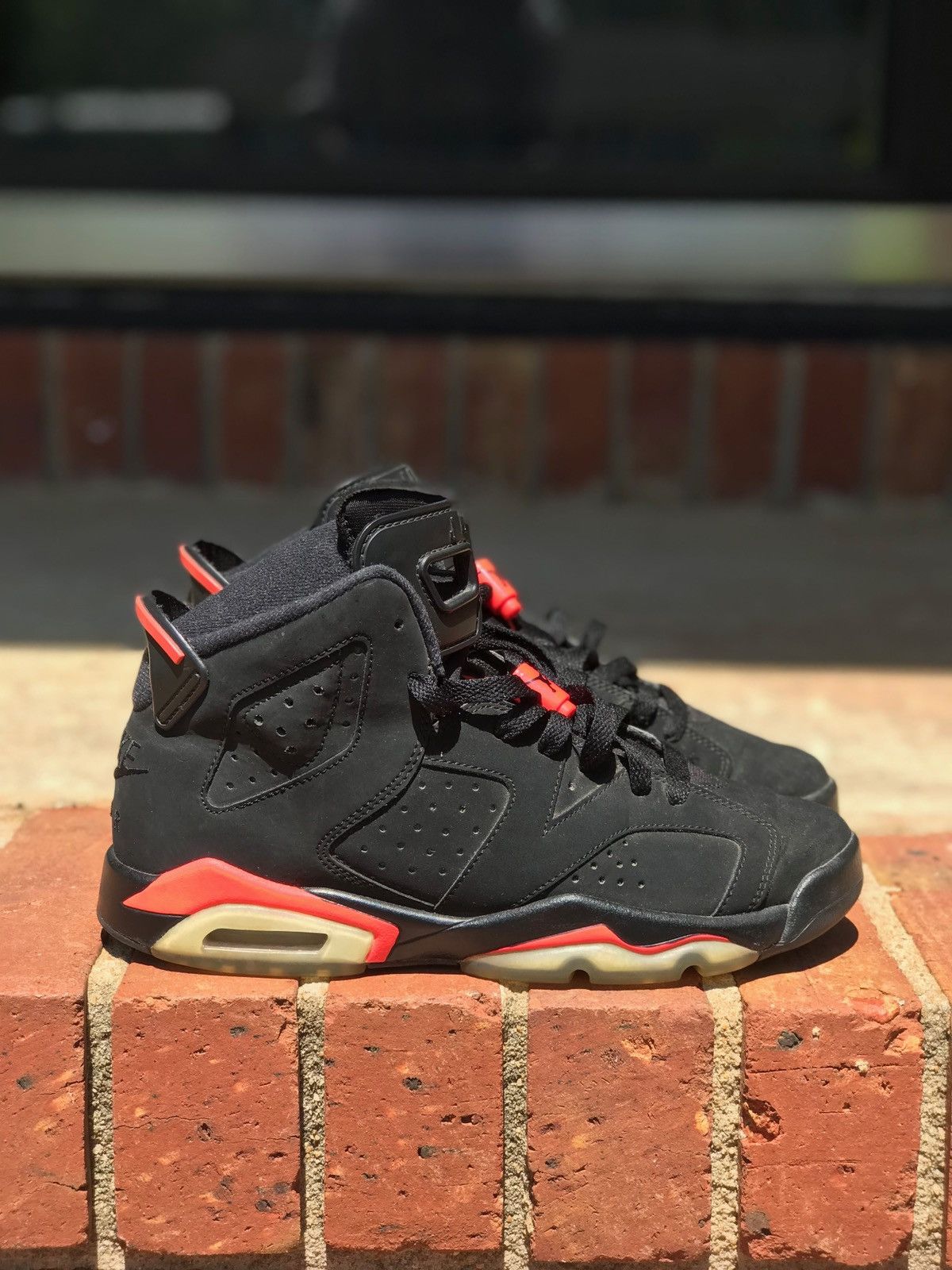 Jordan Brand Air Jordan Retro 6 Black Infrared (2019) Size 5.5Y / 7 Wmns Size US 5.5 / EU 38 - 1 Thumbnail