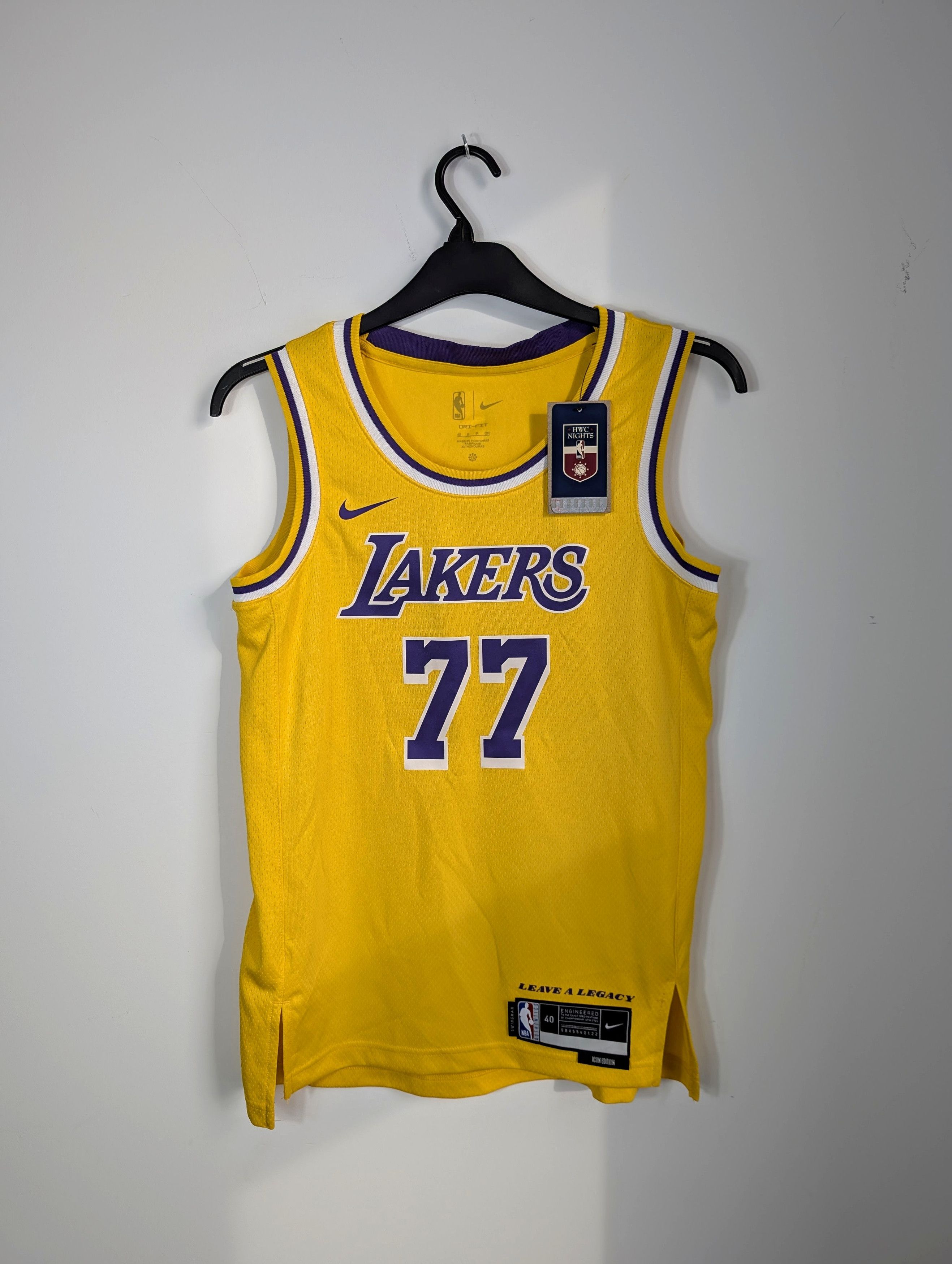 Nike Nike Luka Doncic Lakers Jersey 77 Streetwear Retro Size US S / EU 44-46 / 1 - 1 Thumbnail