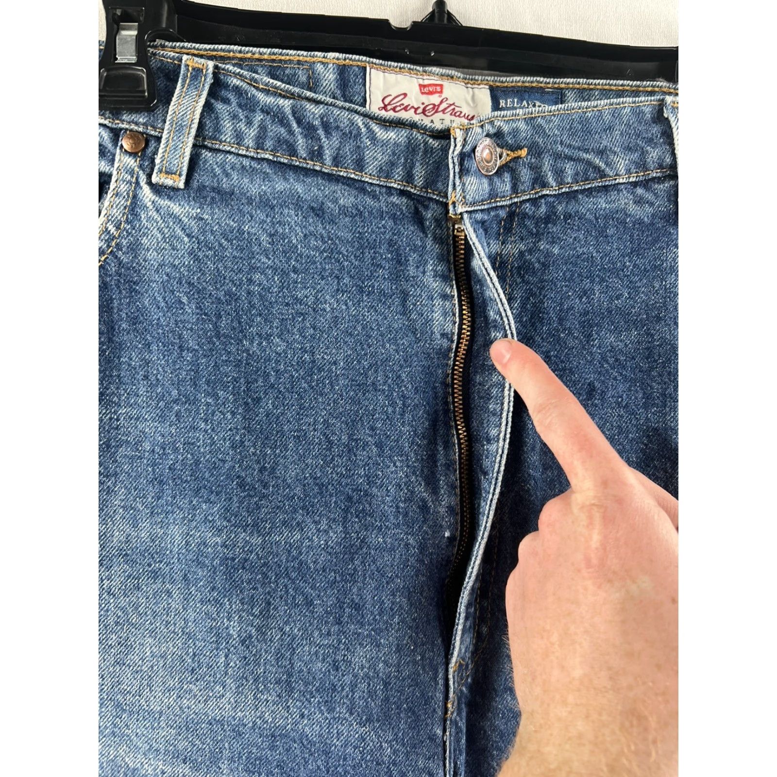 Levi's VINTAGE Levi's 540 Jeans Mens 42x32 Relaxed Fit Blue 5-Pocket High Rise Denim Cotton Blend Belt Loops USA Classic 90s Style Mens Size US 42 / EU 58 - 3 Thumbnail