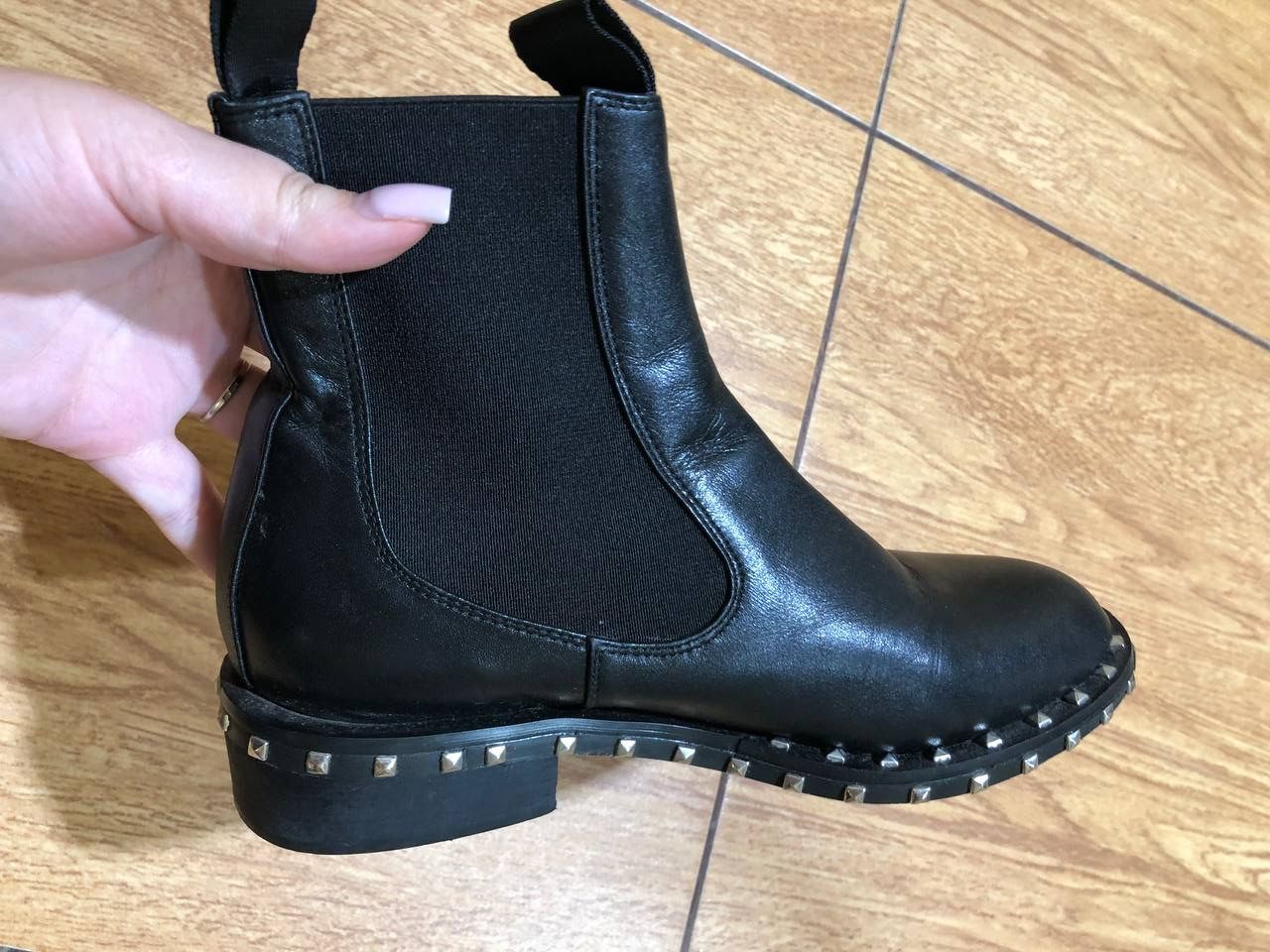 Valentino Luxury Valentino Black Studded Detail Chelsea Boots Size 36 Size US 6 / IT 36 - 7 Thumbnail