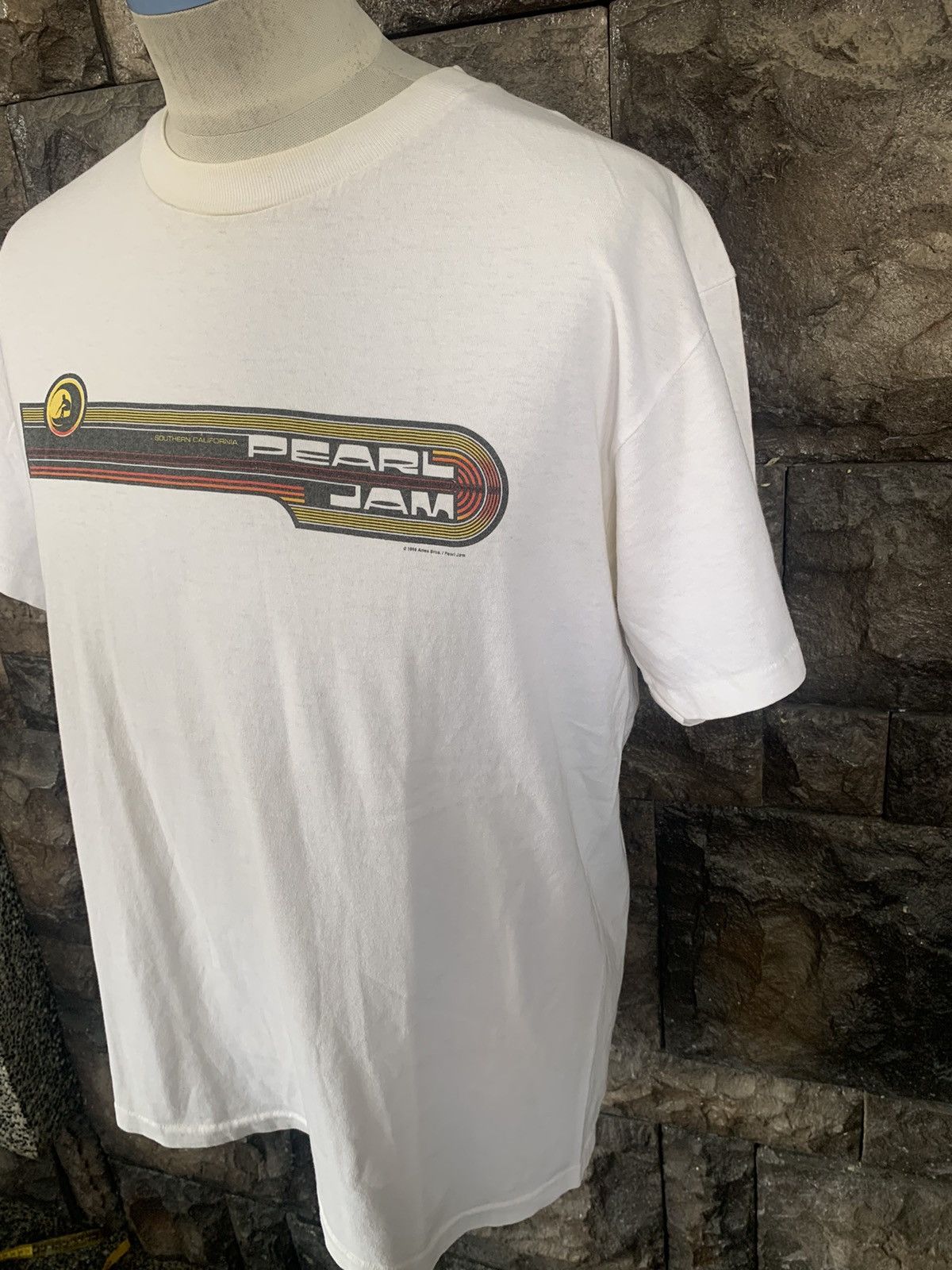 Band Tees × Vintage Vintage 90s Pearl Jam Los Angeles Tour Rock Band T shirt Size US L / EU 52-54 / 3 - 4 Thumbnail