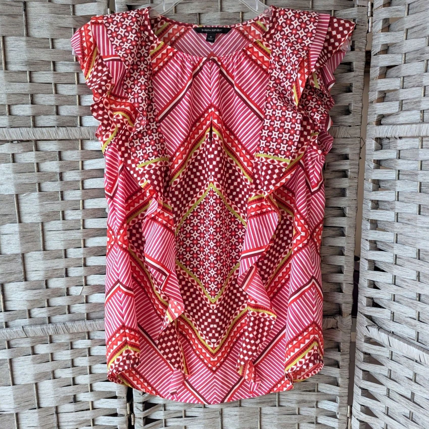 Banana Republic Banana Republic Blouse Top V-Neck Sleeveless Geometric Ruffle Multicolor Red Pink Sz S Womens Size S / US 4 / IT 40 - 4 Thumbnail