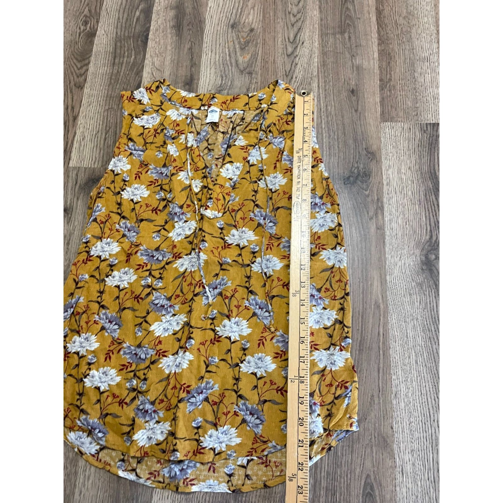 Old Navy Old Navy Shirt Women's XS Sleeveless Floral V-Neck T-Shirt Yellow Red White, Casual Size XS / US 0-2 / IT 36-38 - 7 Thumbnail
