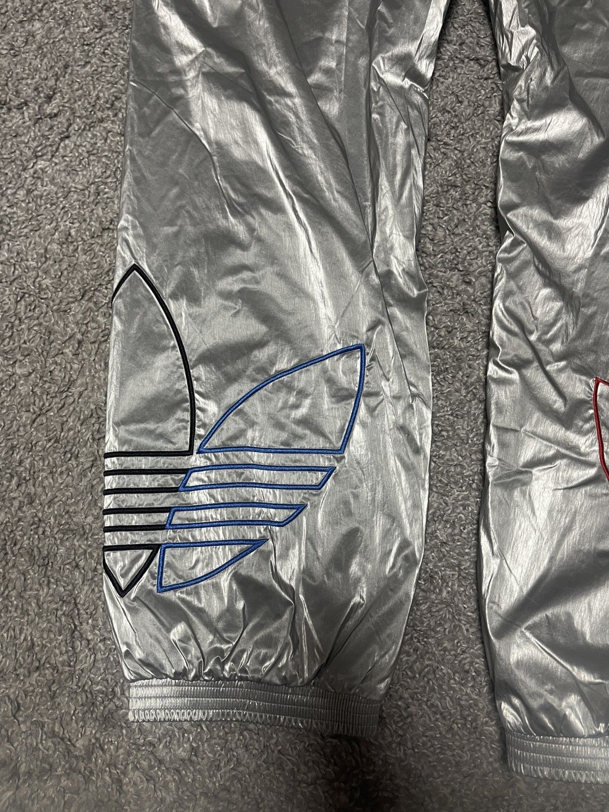Adidas Adidas Originals Metallic Silver Big Logo Pants Size M NEW Size US 32 / EU 48 - 11 Thumbnail