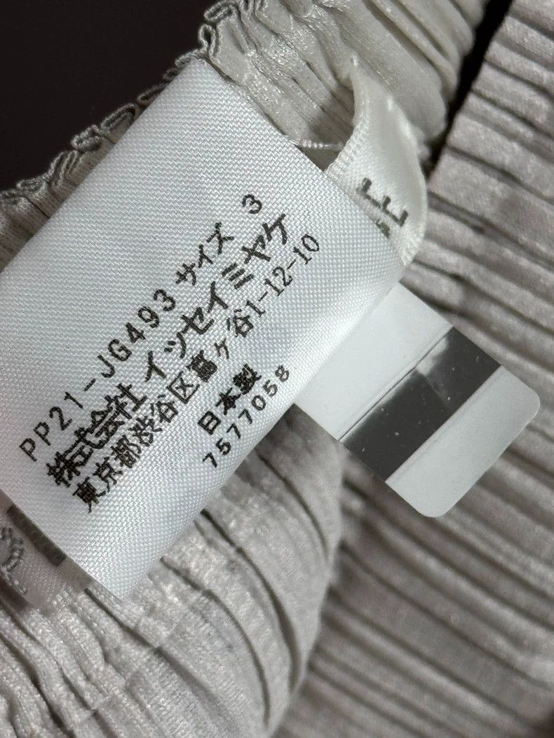 Issey Miyake Issey Miyake size:3 Light grey pleated shrimp line skirt Size 22" - 4 Thumbnail