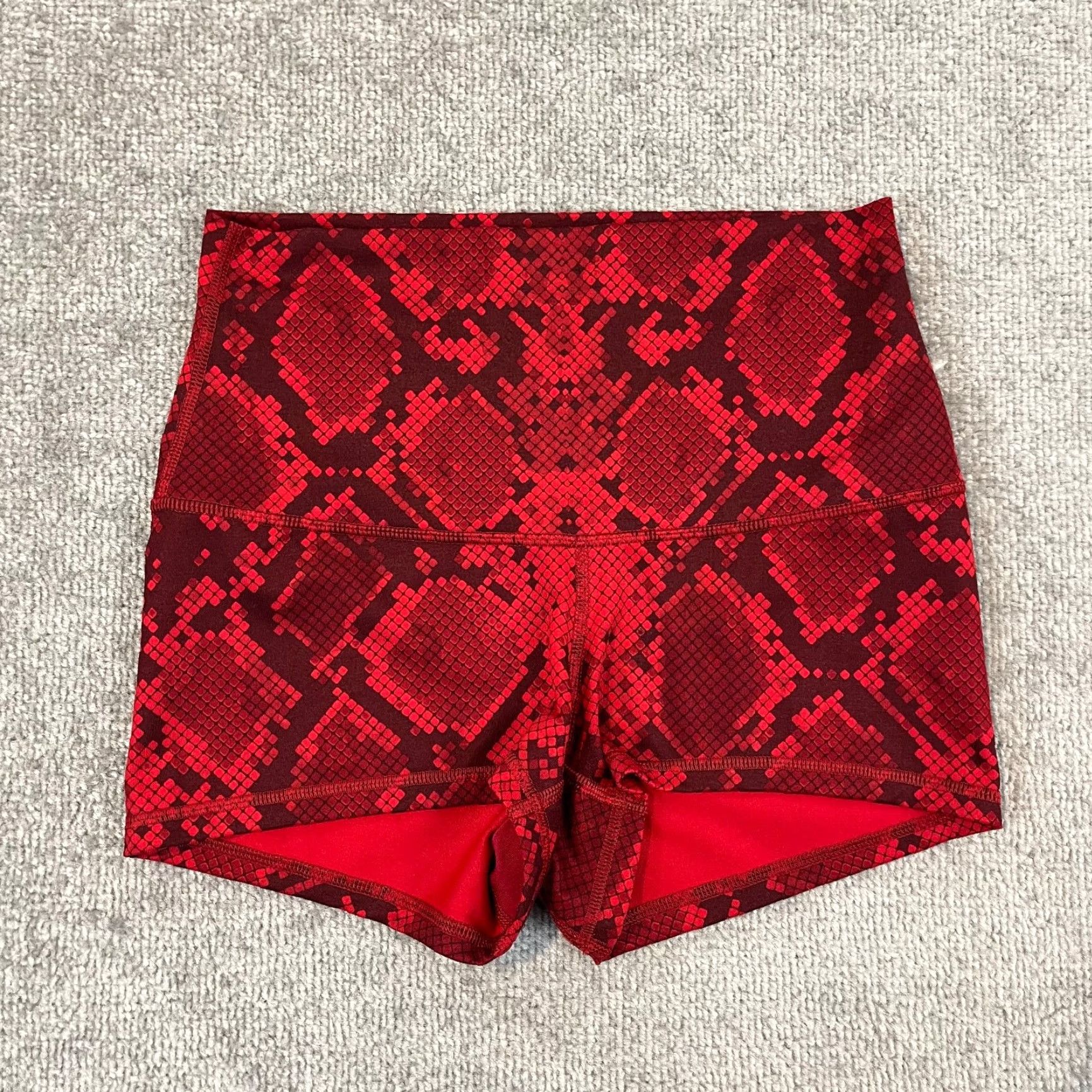 Lululemon LULULEMON Shorts Womens 2/4 Red Black Boogie Roll Down Logo Bike Like 2" Inseam Size 27" / US 4 / IT 40 - 3 Thumbnail
