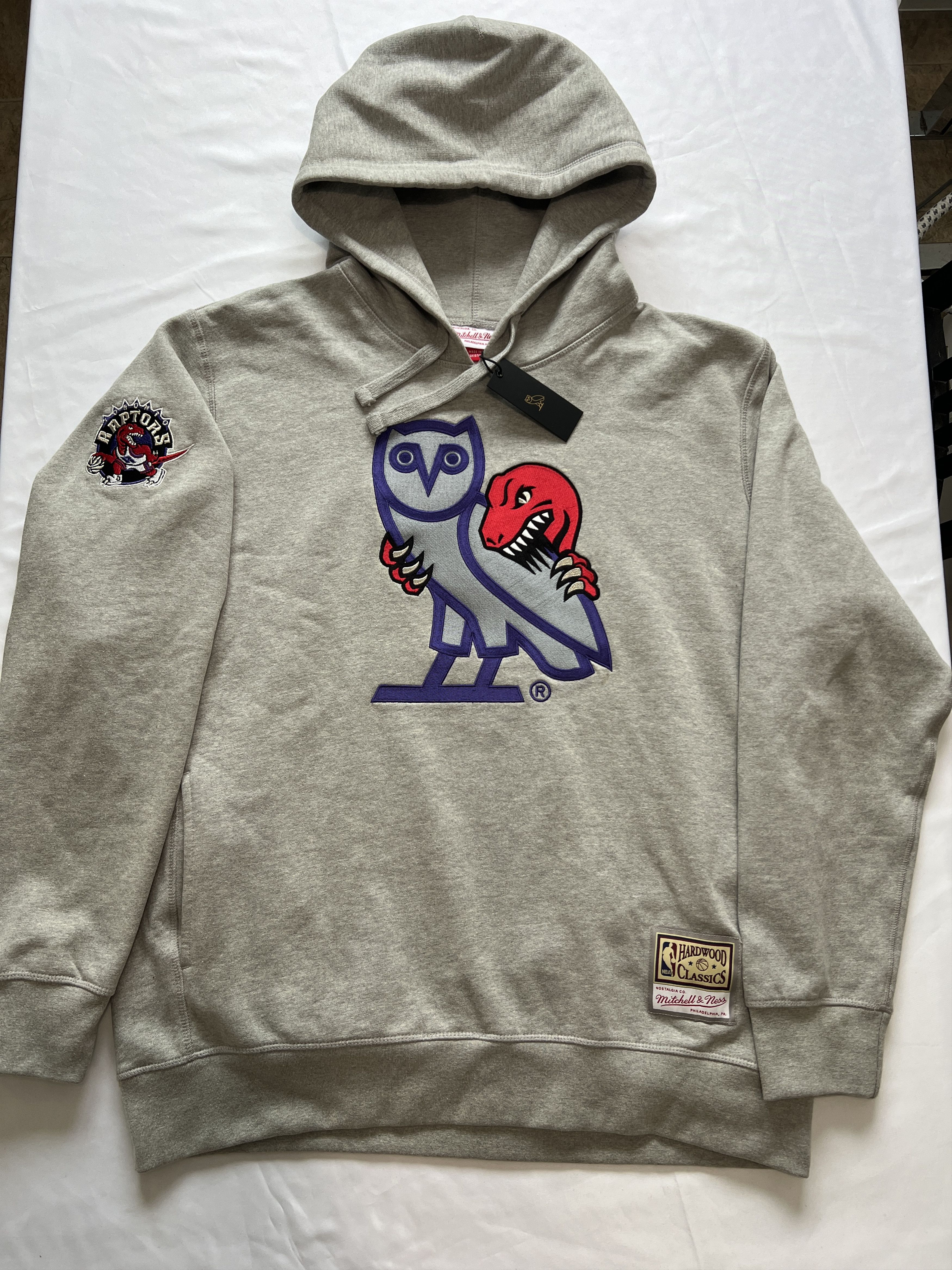 Mitchell & Ness OVO x Mitchell & Ness x NBA x RAPTORS OG OWL HOODIE XL Size US XL / EU 56 / 4 - 1 Thumbnail