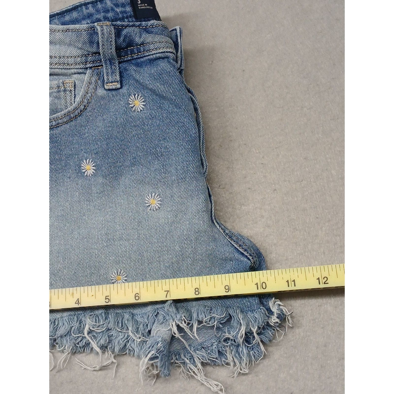 Hollister Hollister (26) Women's Ruched Floral Design Cut Off Shorts Size 26" / US 2 / IT 38 - 5 Thumbnail