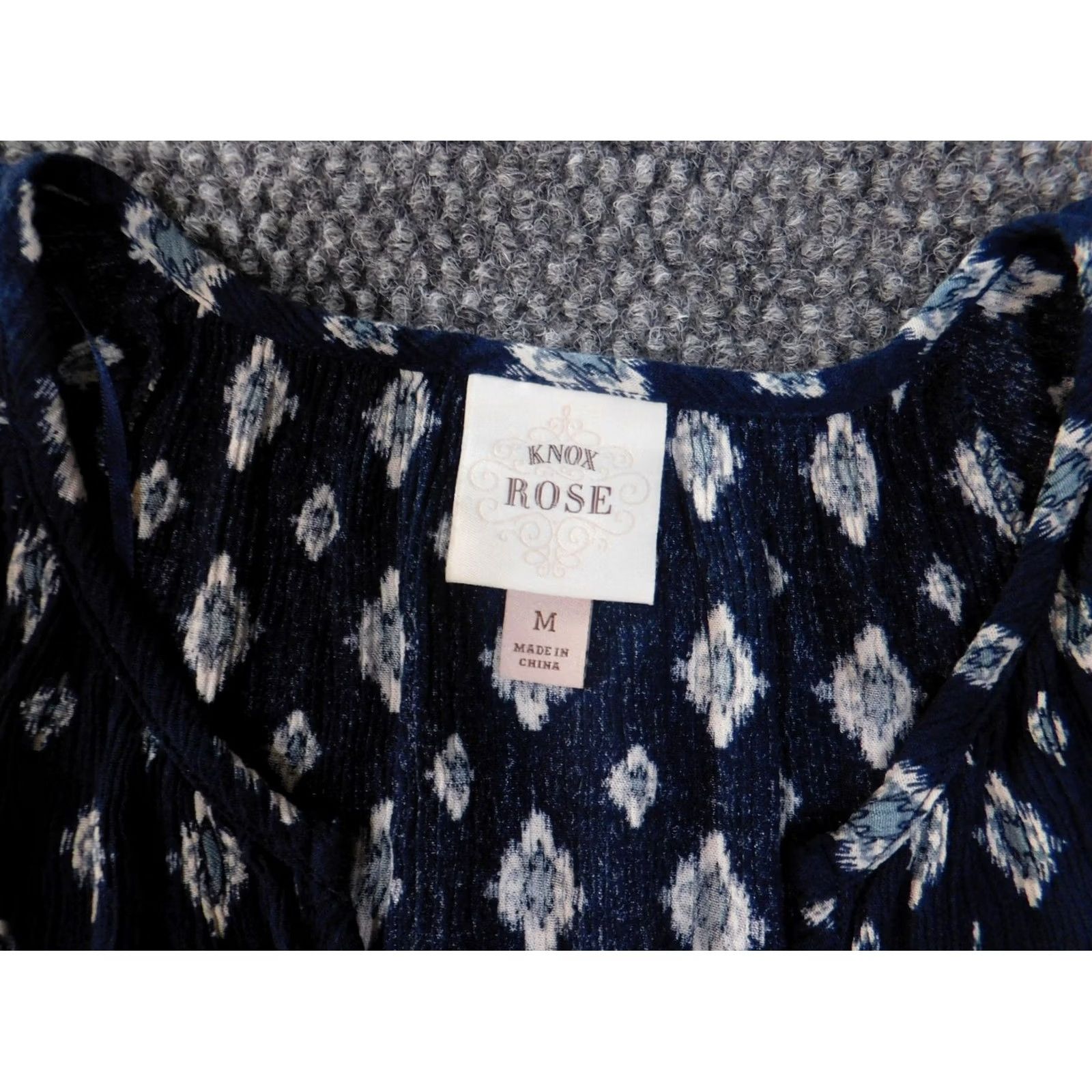 Vintage Knox Rose Blouse Medium Blue v-neck Floral Womens Stretch Rayon Short Sleeve Casual Pullover Size M / US 6-8 / IT 42-44 - 5 Thumbnail