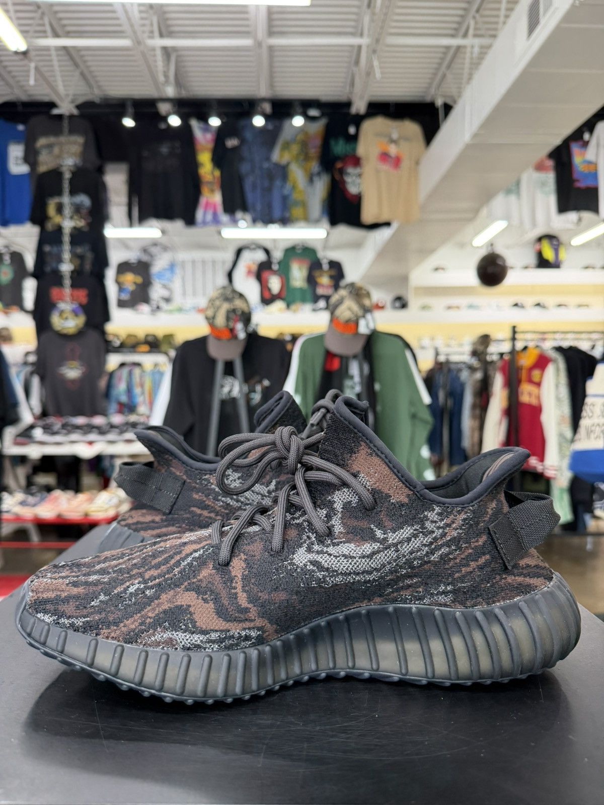 Adidas Yeezy Boost 350 V2 MX Rock Size 9 (2024) Size US 9 / EU 42 - 4 Thumbnail