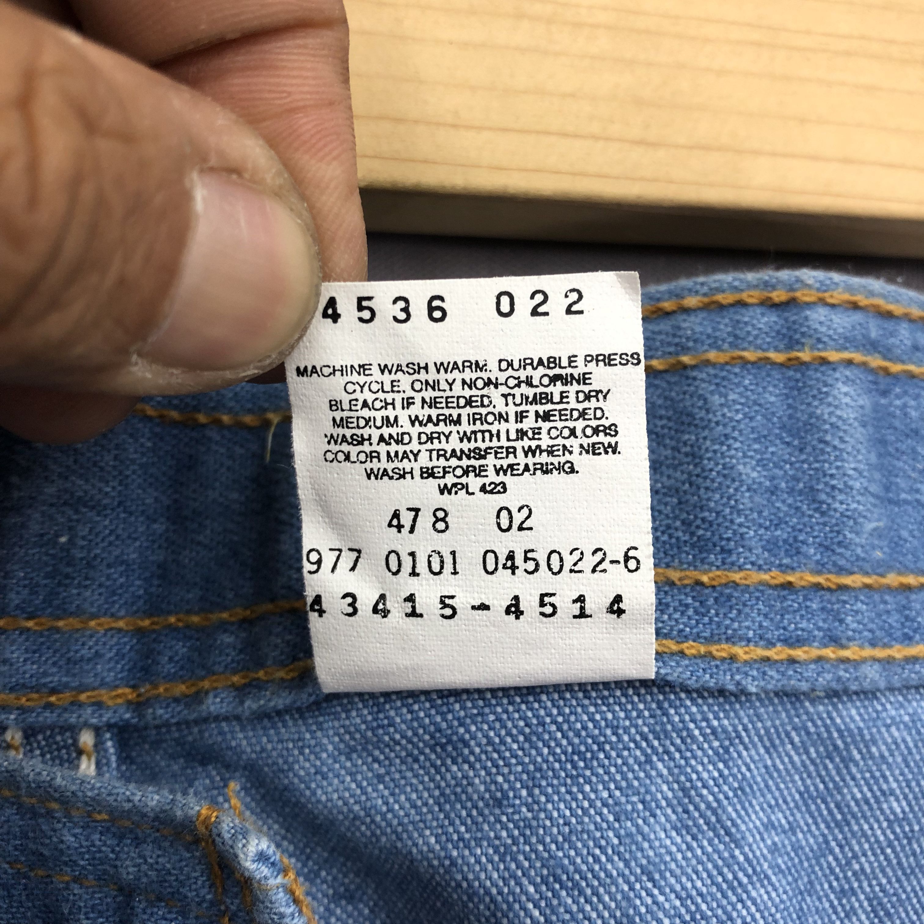 Levi's Vintage Y2K Levis Baggy Style Jeans Light Wash Skater Denim Size 40" / US 18 - 8 Thumbnail