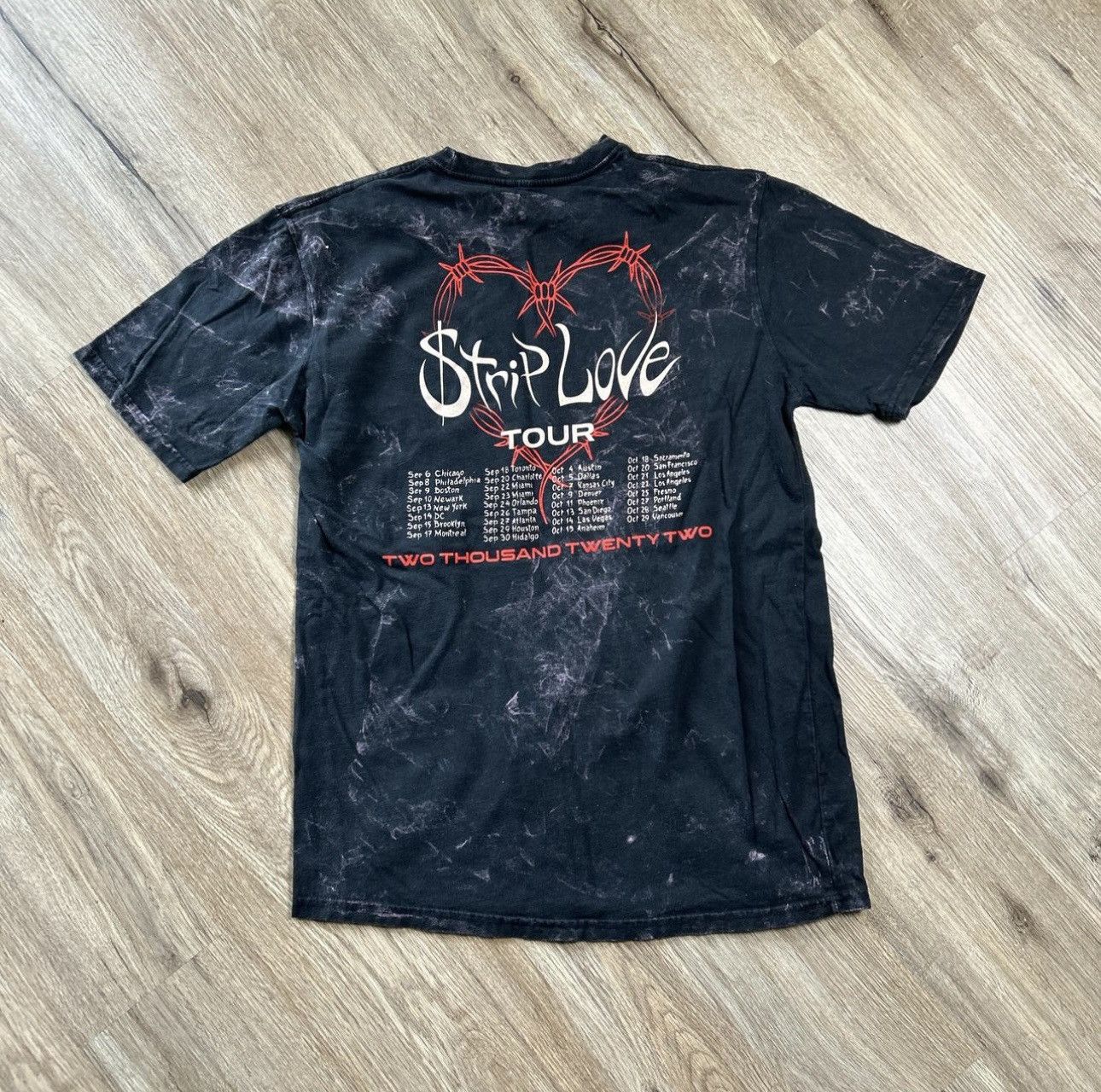 Vintage Karol G Strip Love Tour Shirt Size L / US 10 / IT 46 - 4 Thumbnail