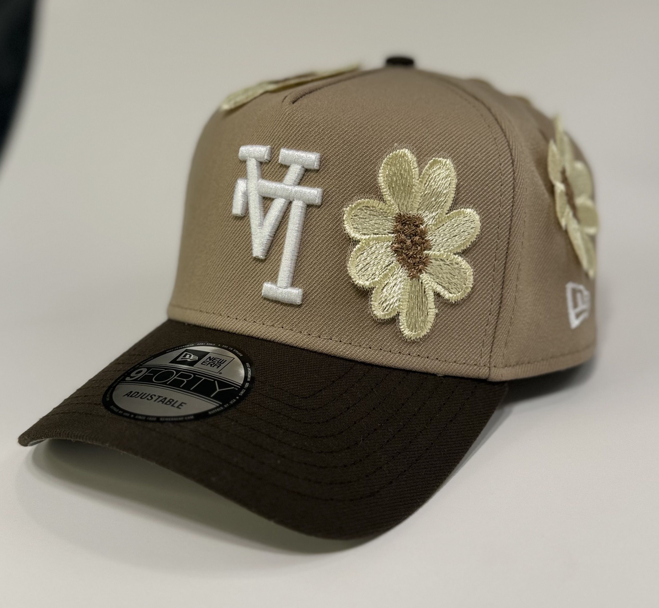 New Era Tan New Era with Cream Flowers // Inverted LA Size ONE SIZE - 1 Thumbnail