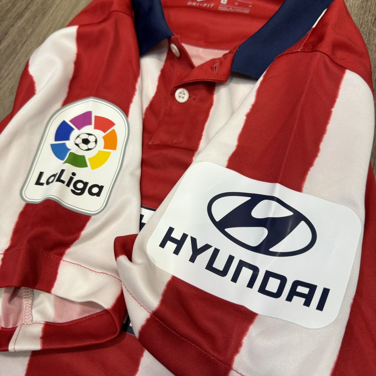 Nike Atletico Madrid 20/21 home shirt #9 Suarez Size US M / EU 48-50 / 2 - 6 Thumbnail