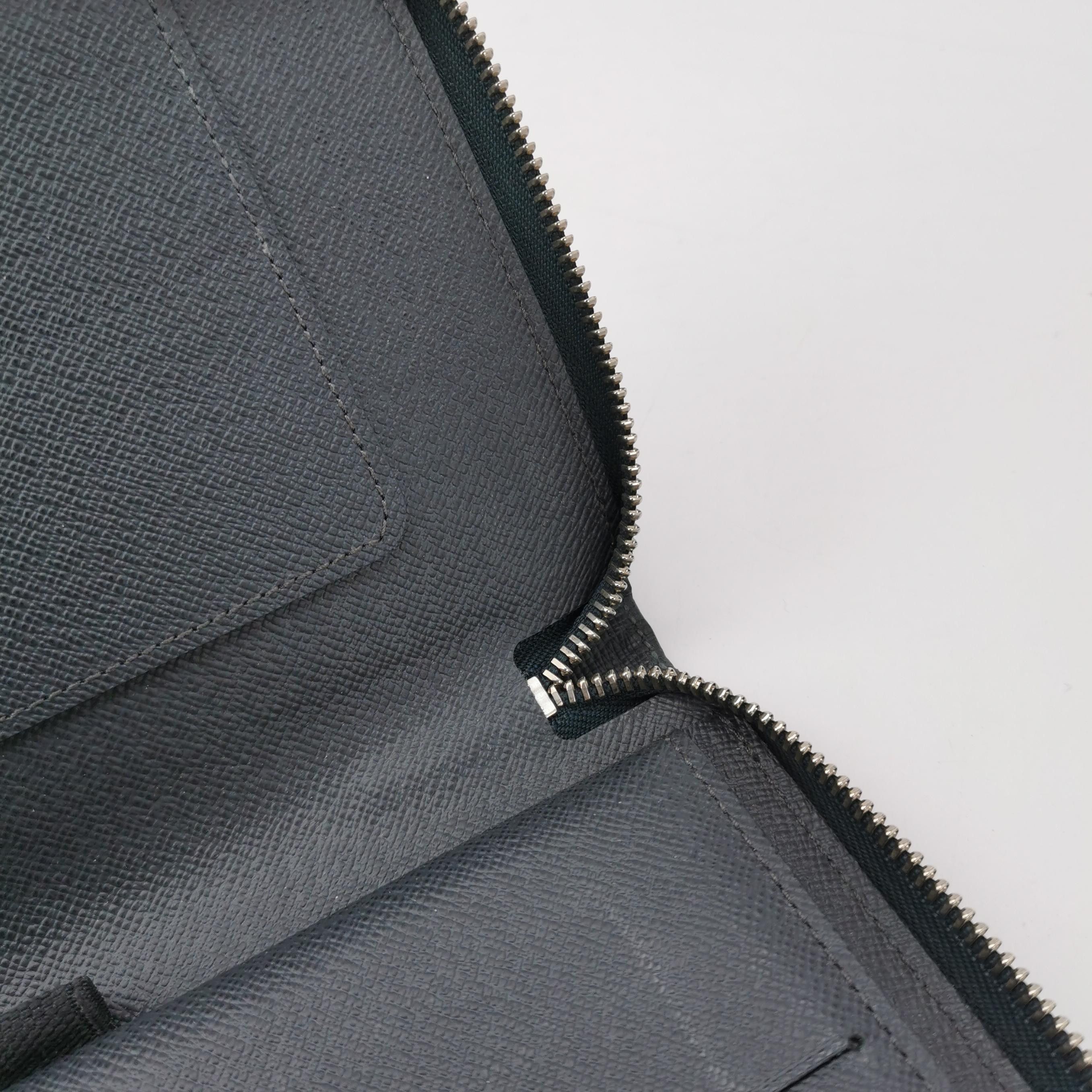 Louis Vuitton Louis Vuitton (LV) Zippy Medium Leather Zipper Classic All- Size ONE SIZE - 8 Thumbnail