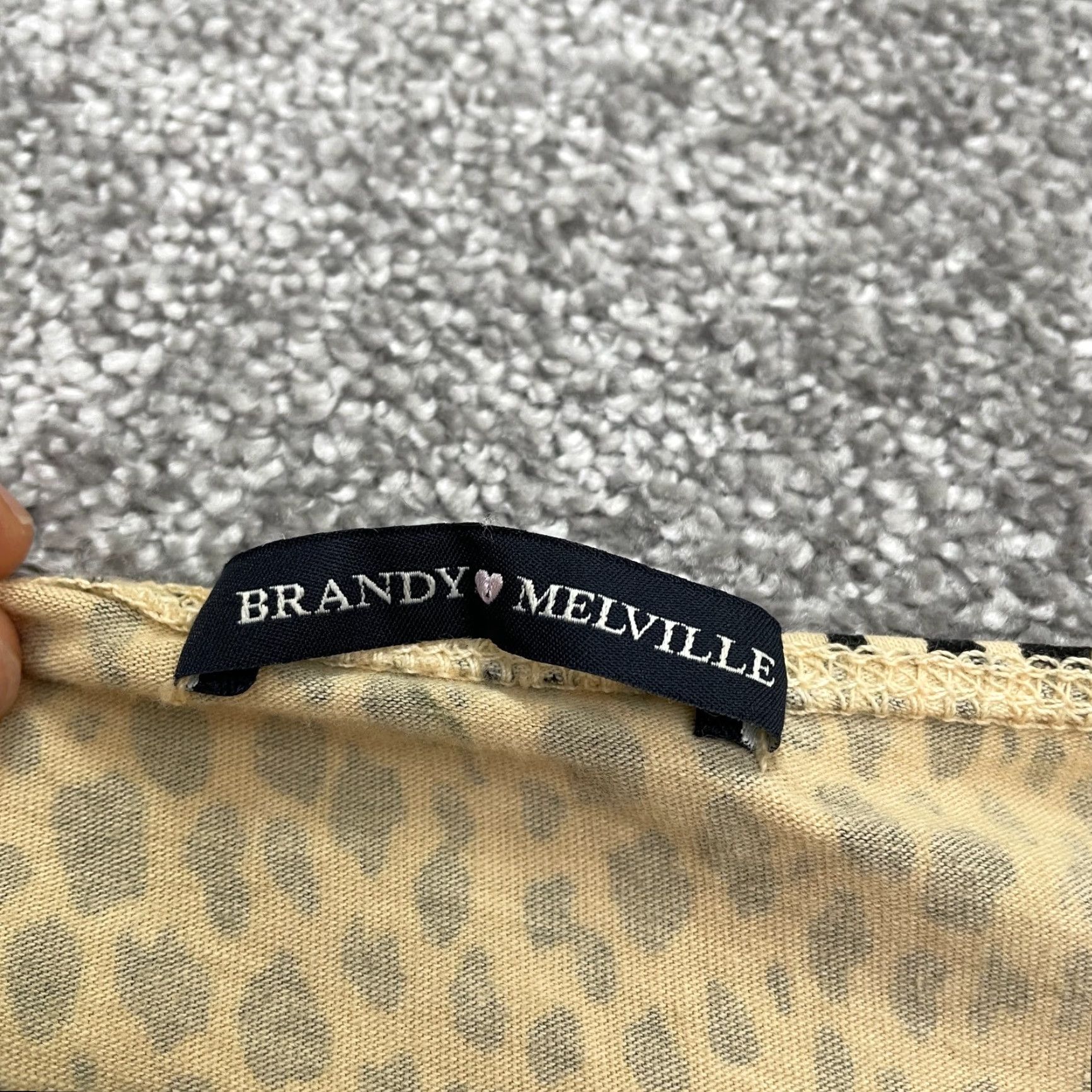 Brandy Melville Brandy Merville Cropped Top Shirt Womens S Brown Leopard Short Sleeve V-Neck Knit Cotton Spandex Regular Fit Mockup: Animal Print Jewelry? Size S / US 4 / IT 40 - 4 Thumbnail