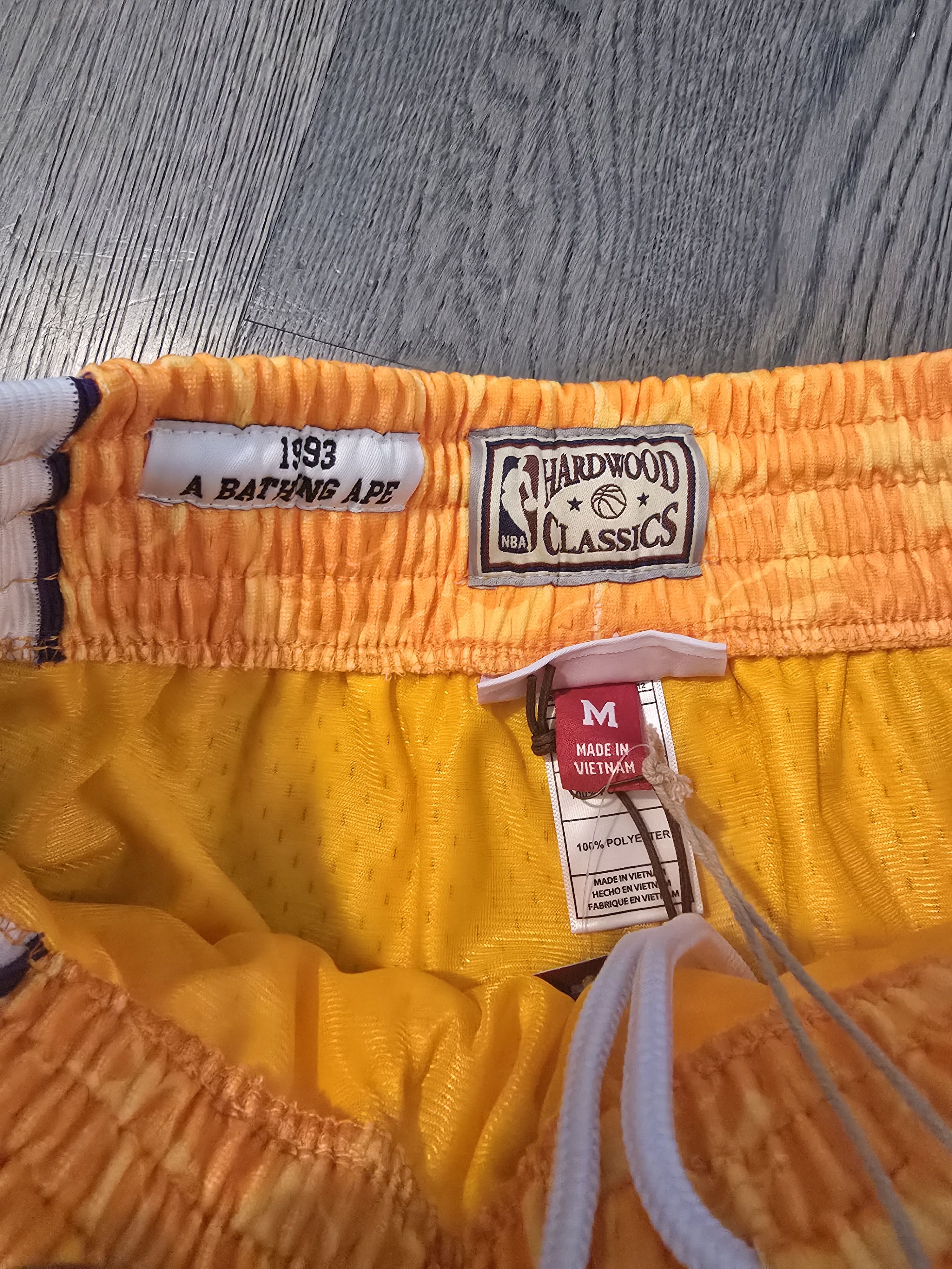 Bape × Mitchell & Ness Bape x Mitchell & Ness Los Angeles Lakers Shorts Size US 32 / EU 48 - 2 Thumbnail