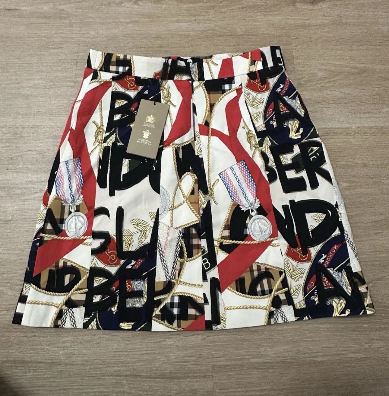 Burberry BURBERRY Graffiti archive skarf panel print wool mini skirt Size 30" / US 8 / IT 44 - 3 Thumbnail