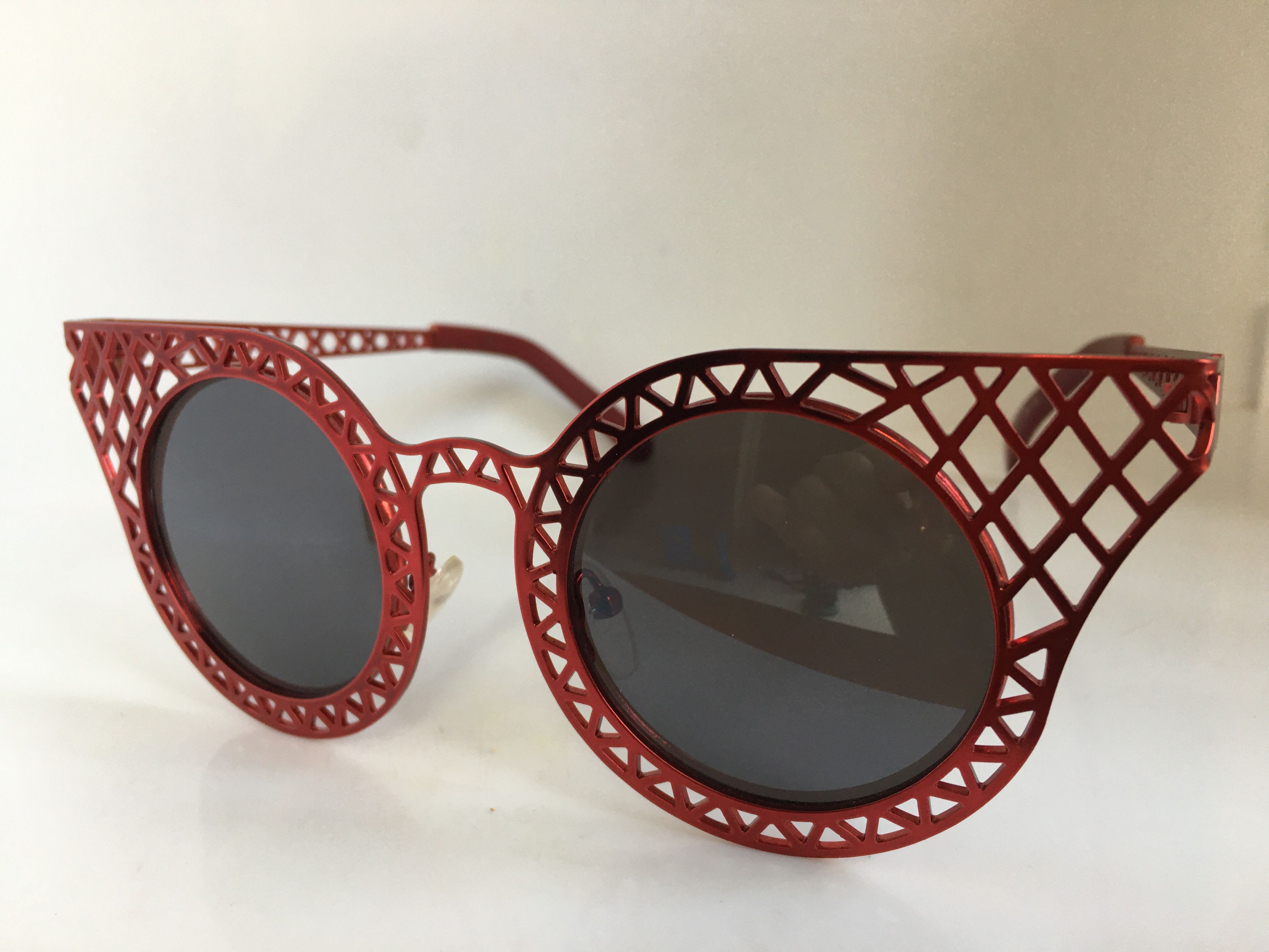 Other Mod Diva Red Round Sunglasses Frame RUNWAY SHOW Size ONE SIZE - 3 Thumbnail