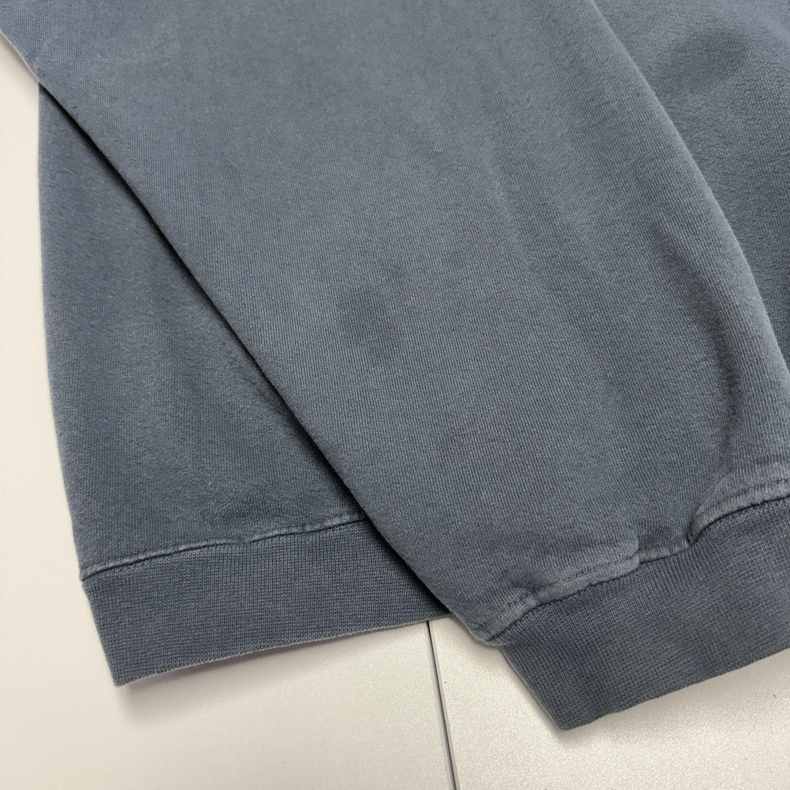 Vintage Vintage 90s Iowa Sweatshirt Mens Large Faded Blue Crew Neck Size US L / EU 52-54 / 3 - 8 Thumbnail