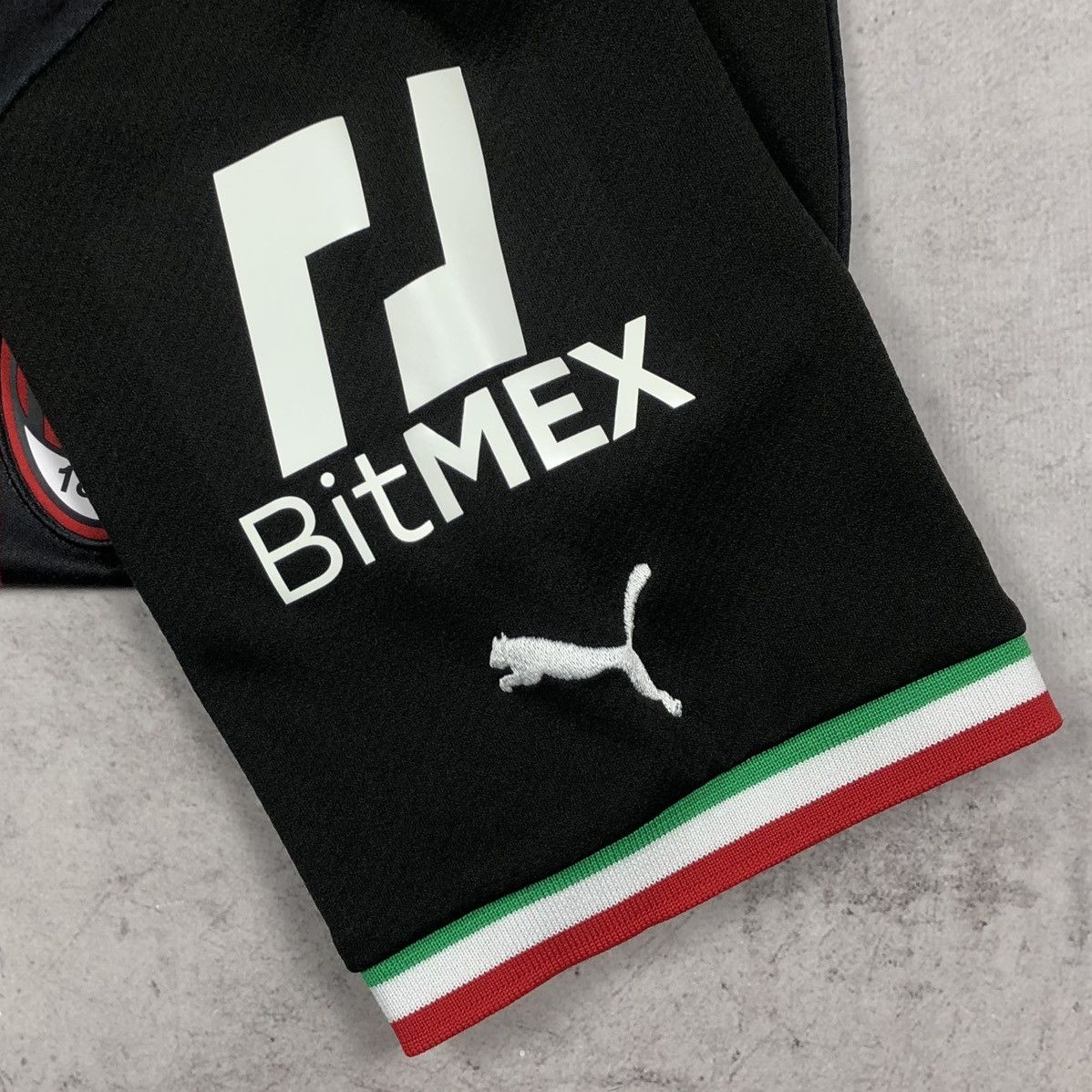 Puma AC Milan 2022-2023 Puma Home Soccer Jersey Kit Size US M / EU 48-50 / 2 - 17 Thumbnail