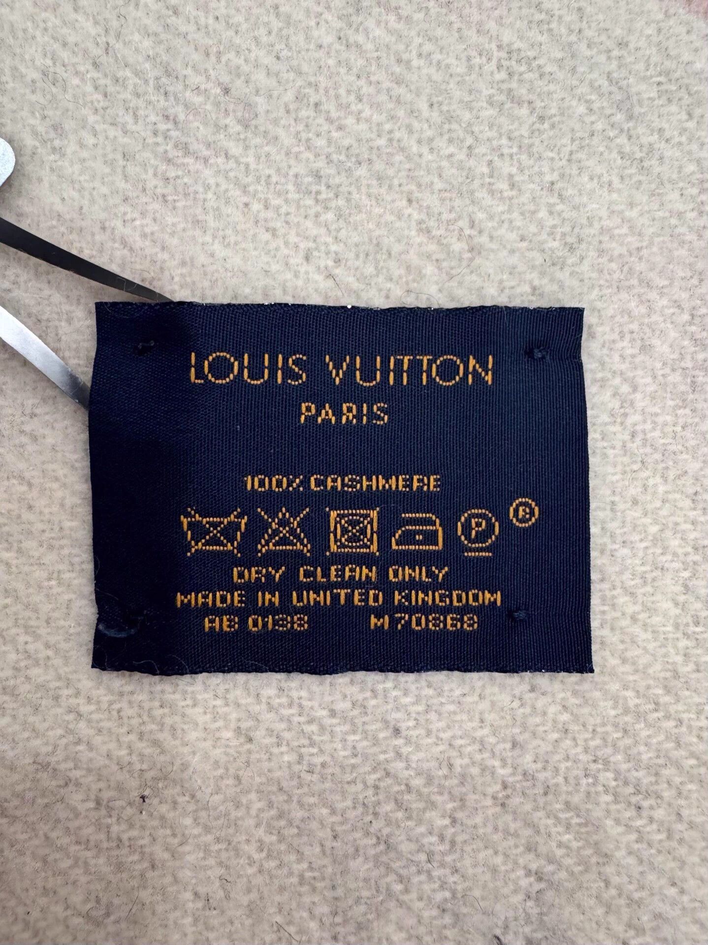 Louis Vuitton LV Reykjavik Gradient Monogram Cashmere Scarf Size ONE SIZE - 8 Thumbnail