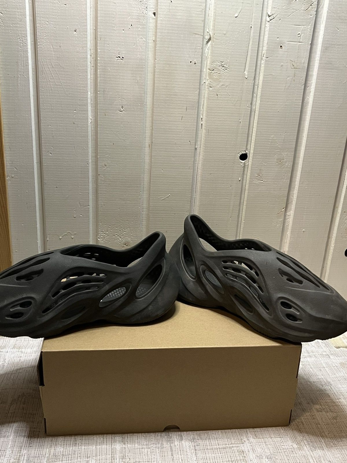 Yeezy ”Carbon” yeezy foam runner Size US 10 / EU 43 - 8 Thumbnail