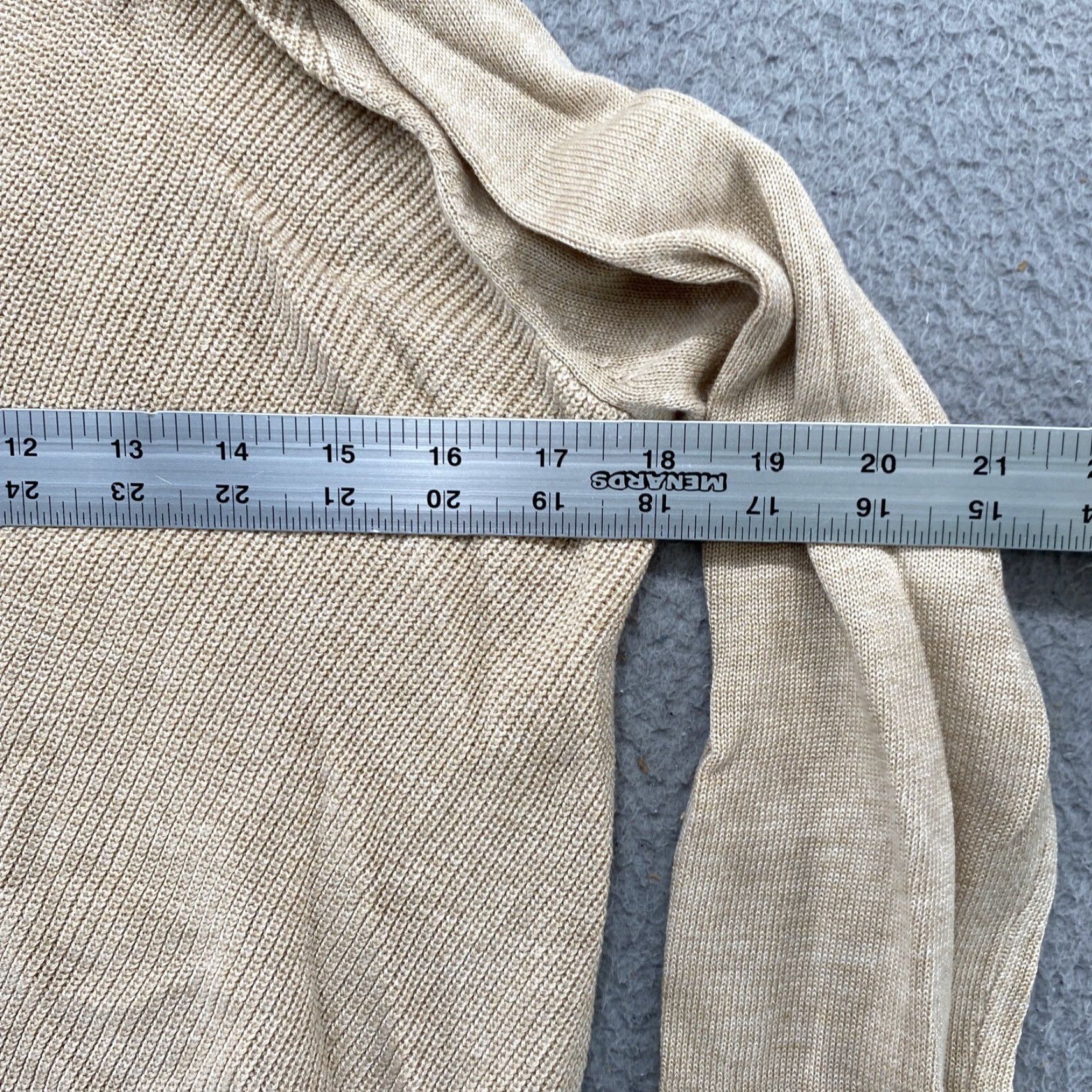 Banana Republic VINTAGE Banana Republic Women’s Lightweight Beige V Neck Sweater in Size Small Size S / US 4 / IT 40 - 4 Thumbnail